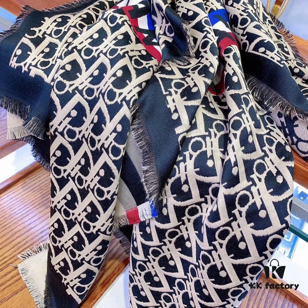 Classic D-Letter Long Scarf – A Timeless Piece to Elevate Elegance and Style