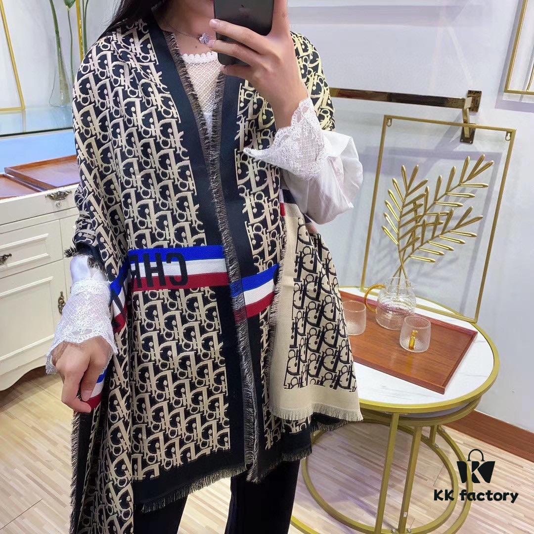 Classic D-Letter Long Scarf – A Timeless Piece to Elevate Elegance and Style