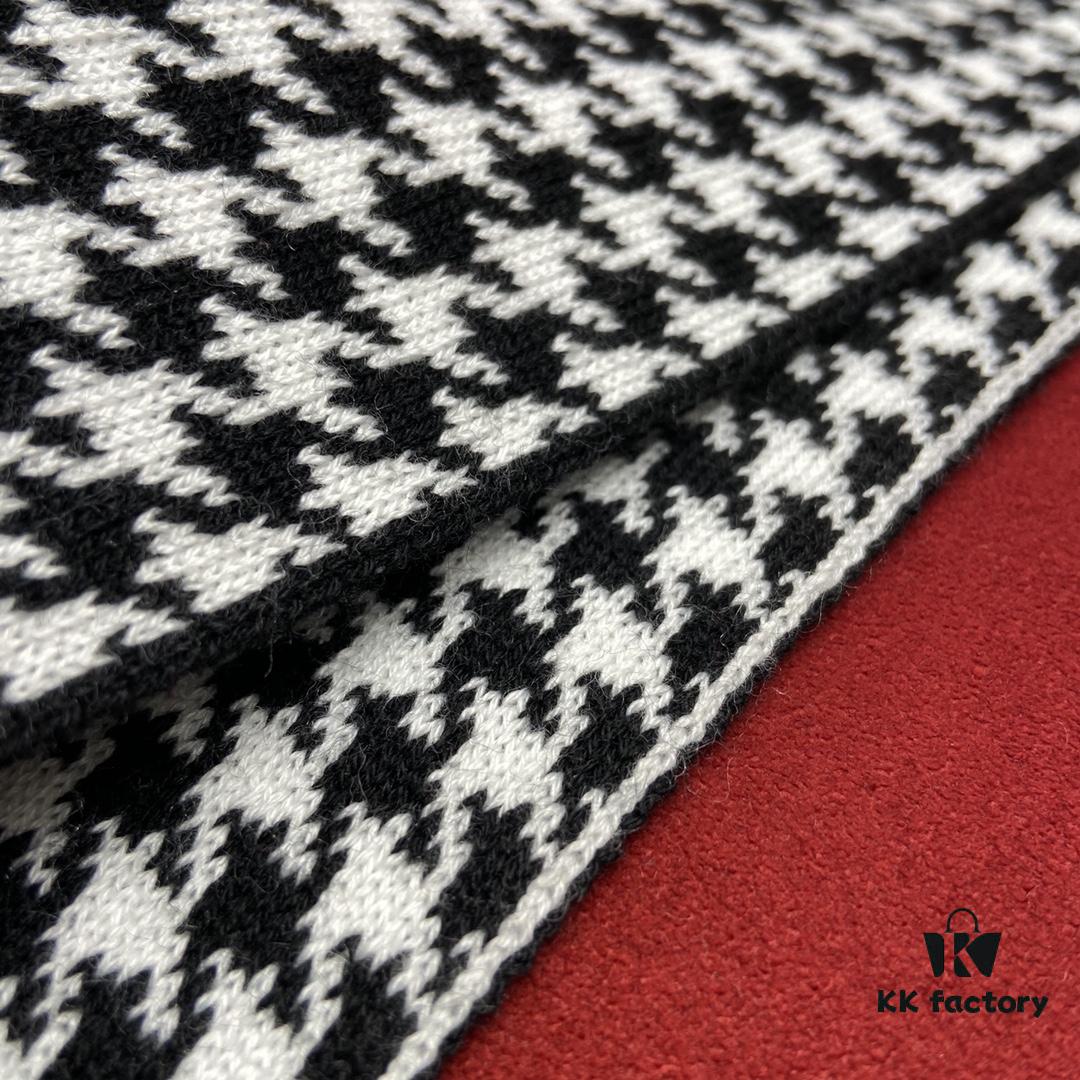 DIOR Eternal Classic – Houndstooth Pattern Unisex Scarf with 97% Cashmere