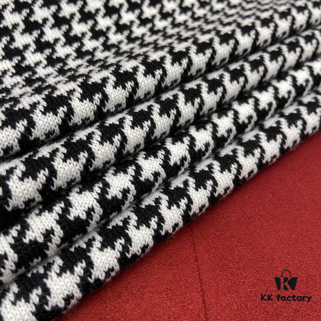 DIOR Eternal Classic – Houndstooth Pattern Unisex Scarf with 97% Cashmere