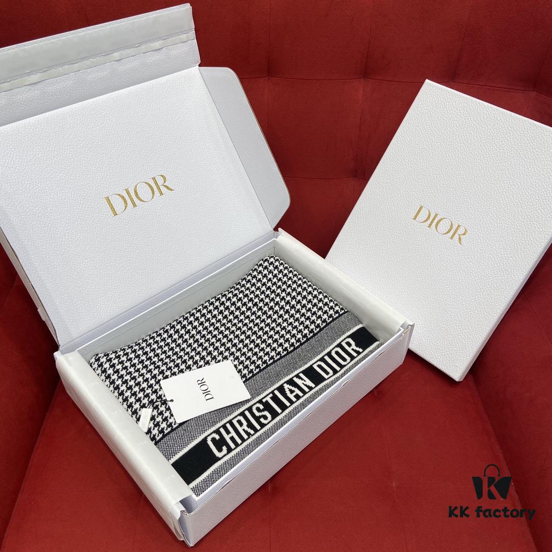 DIOR Eternal Classic – Houndstooth Pattern Unisex Scarf with 97% Cashmere