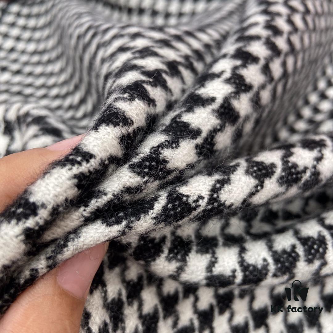 Dior Classic Chic Check Pure Cashmere Hooded Cape – Soft, Cozy and Skin-Friendly, Perfect for Stylish Looks