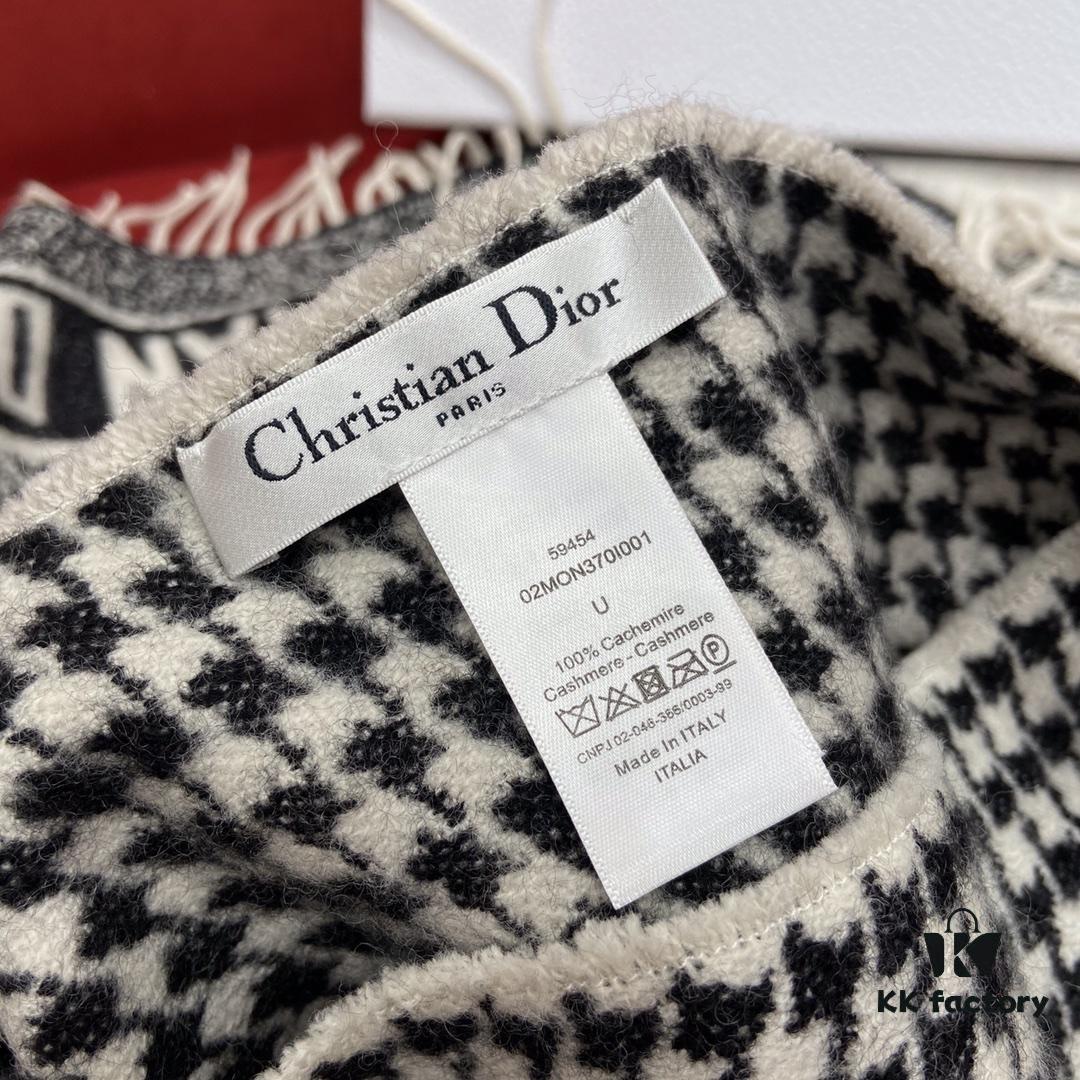 Dior Classic Chic Check Pure Cashmere Hooded Cape – Soft, Cozy and Skin-Friendly, Perfect for Stylish Looks