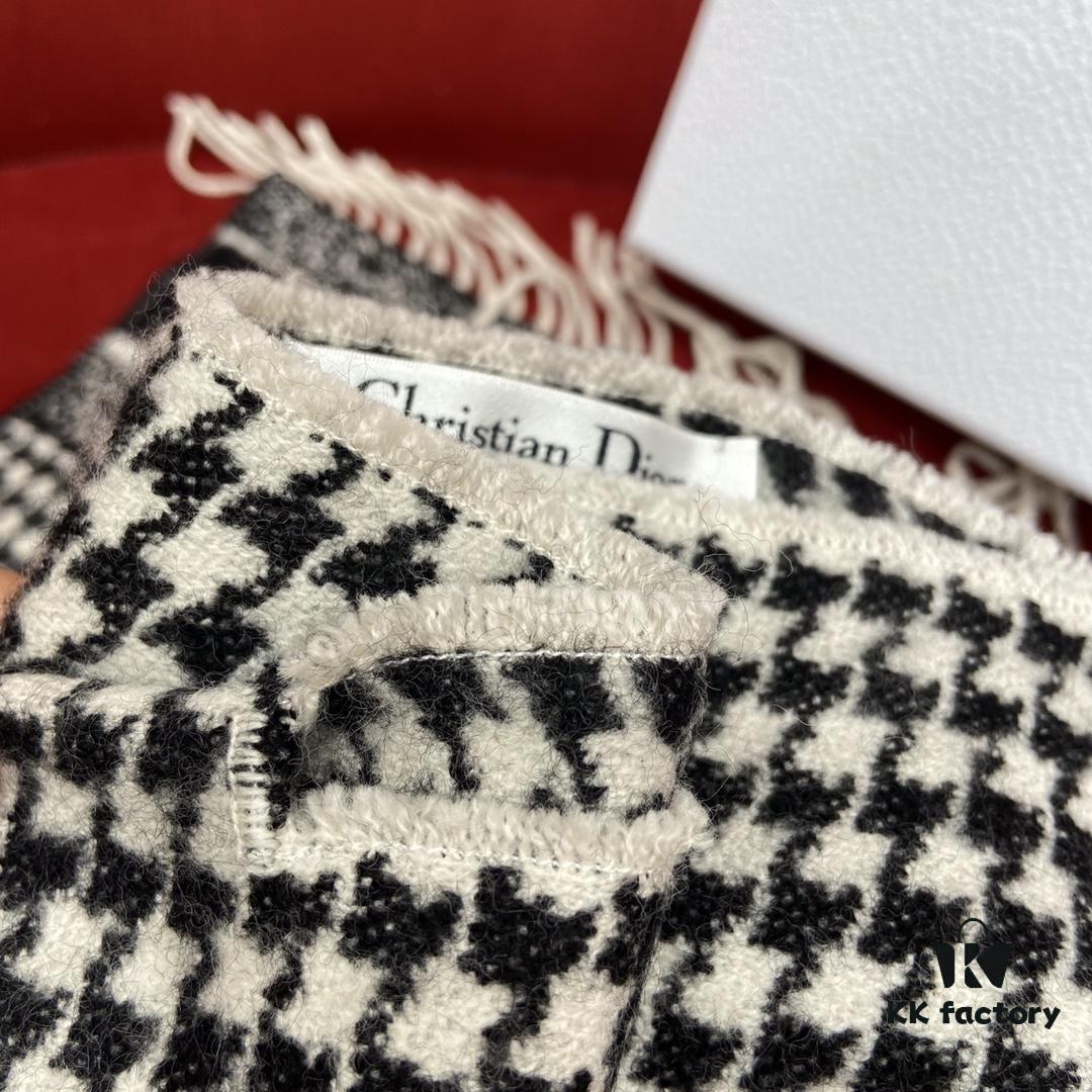 Dior Classic Chic Check Pure Cashmere Hooded Cape – Soft, Cozy and Skin-Friendly, Perfect for Stylish Looks