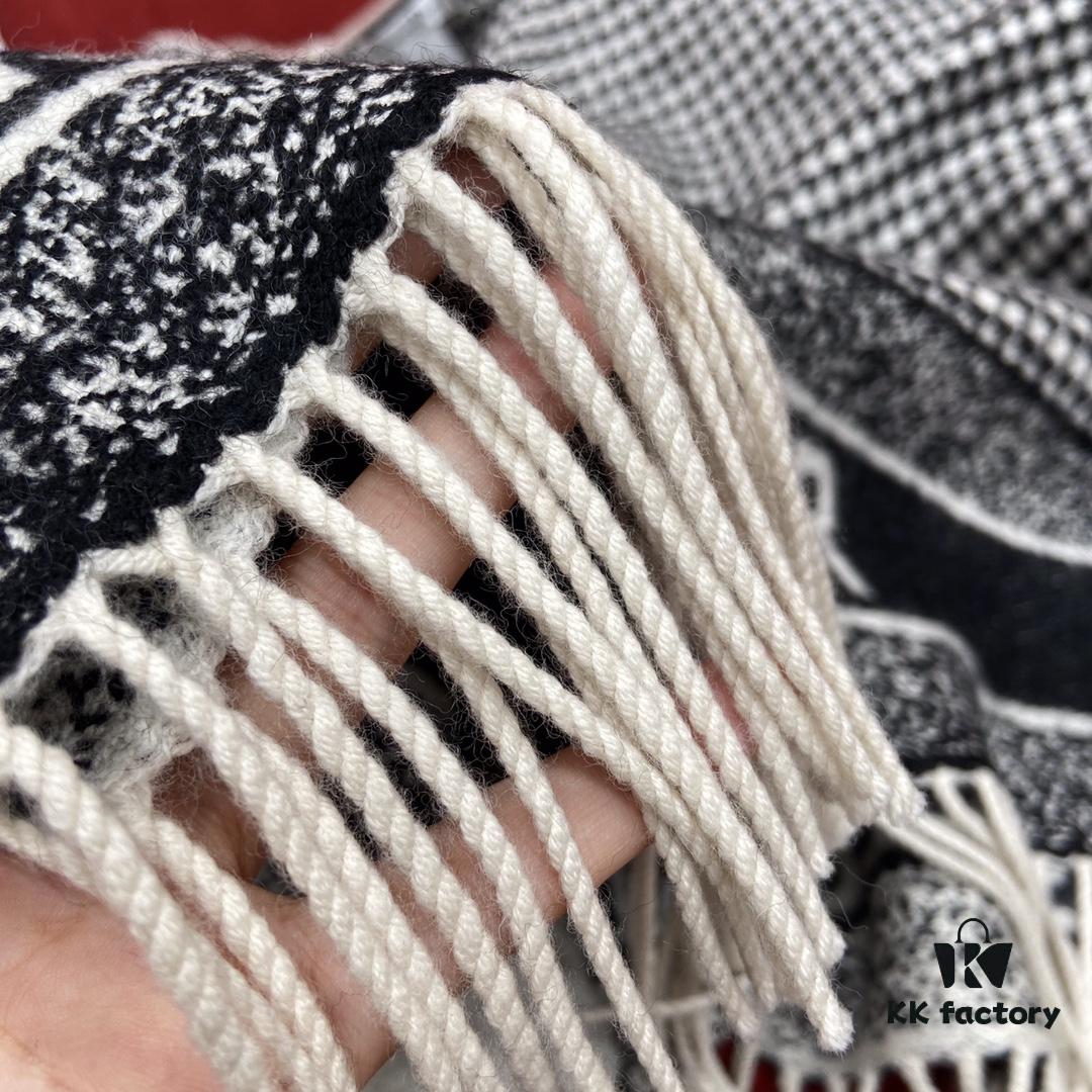 Dior Classic Chic Check Pure Cashmere Hooded Cape – Soft, Cozy and Skin-Friendly, Perfect for Stylish Looks