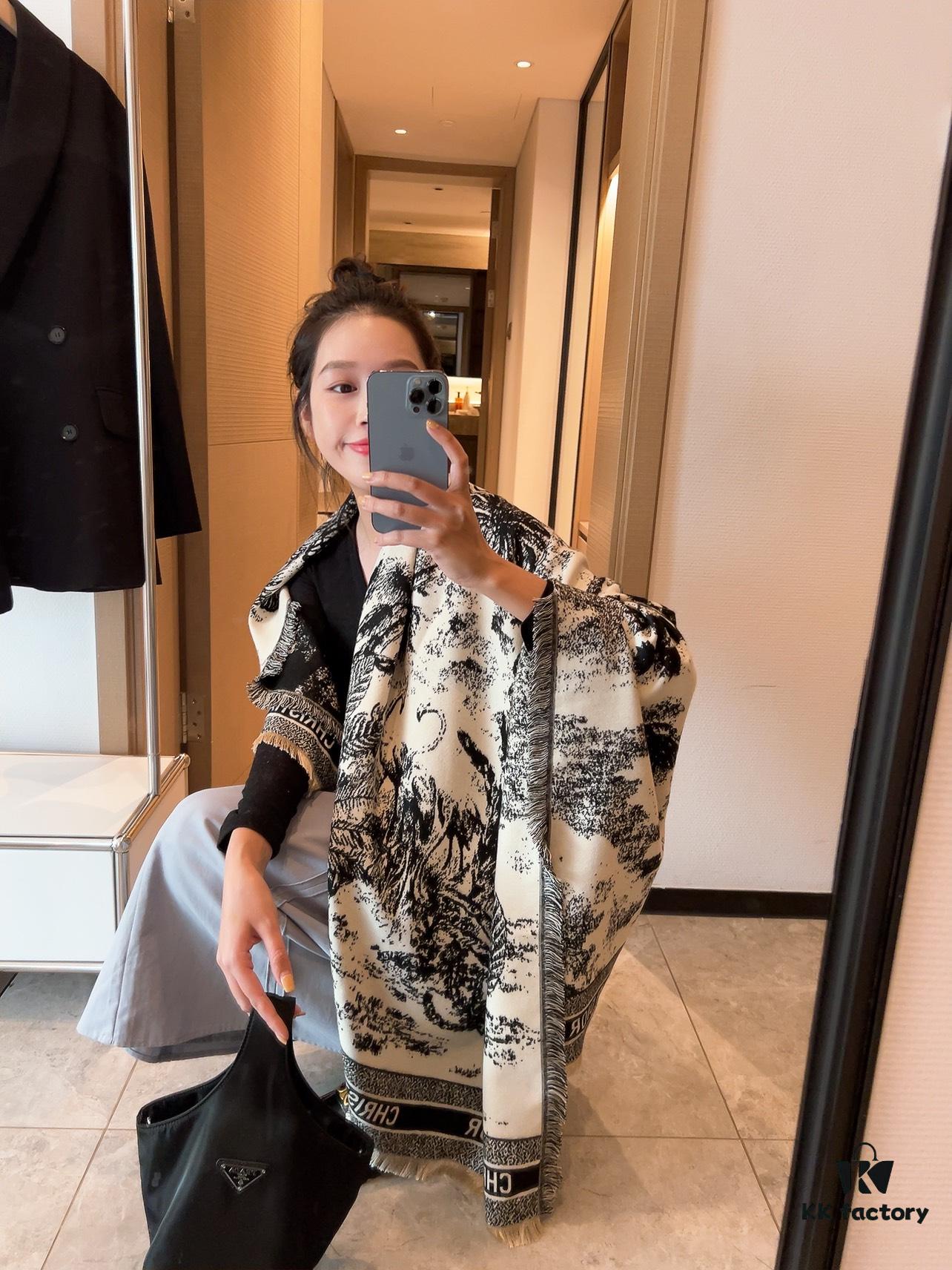 New Arrival❤️ DIOR 2022 Spring Collection 'Rueil Jungle Hand-Drawn Velvet Scarf'