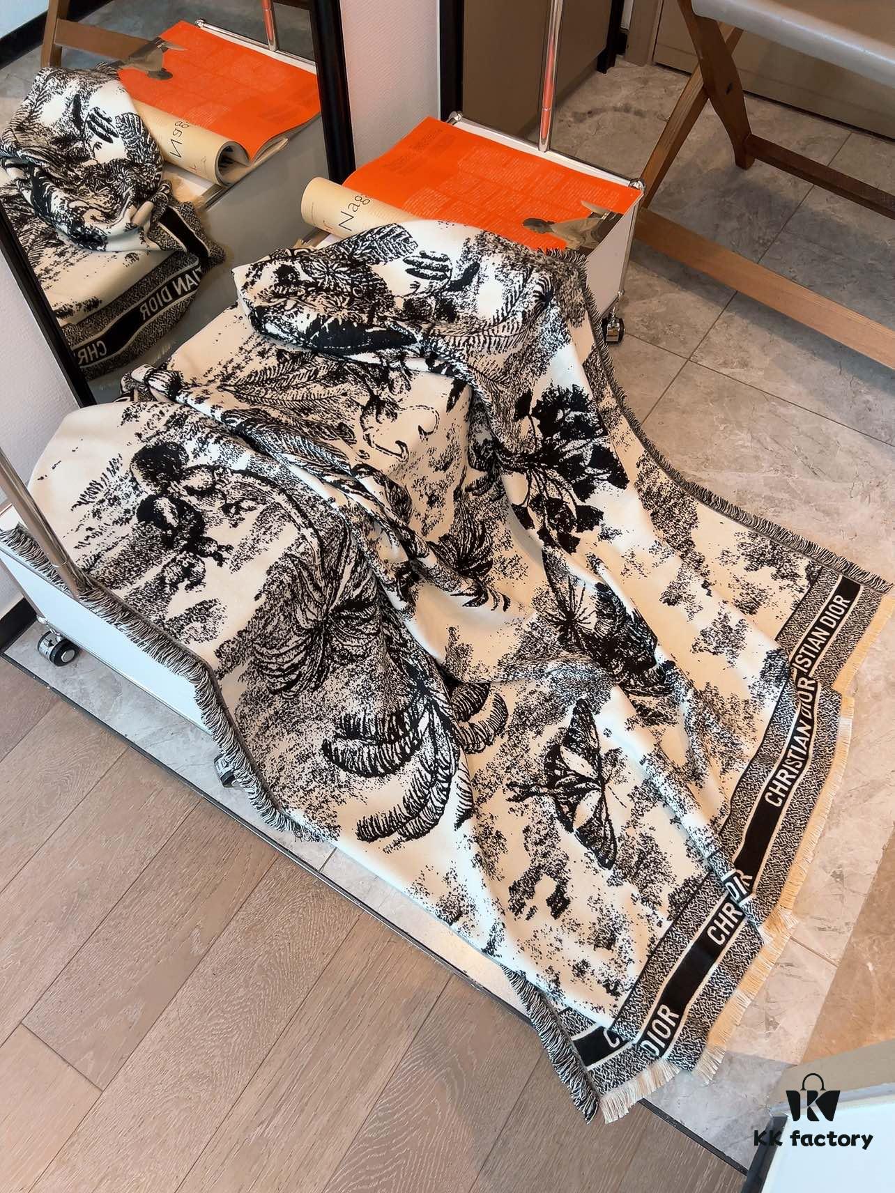 New Arrival❤️ DIOR 2022 Spring Collection 'Rueil Jungle Hand-Drawn Velvet Scarf'