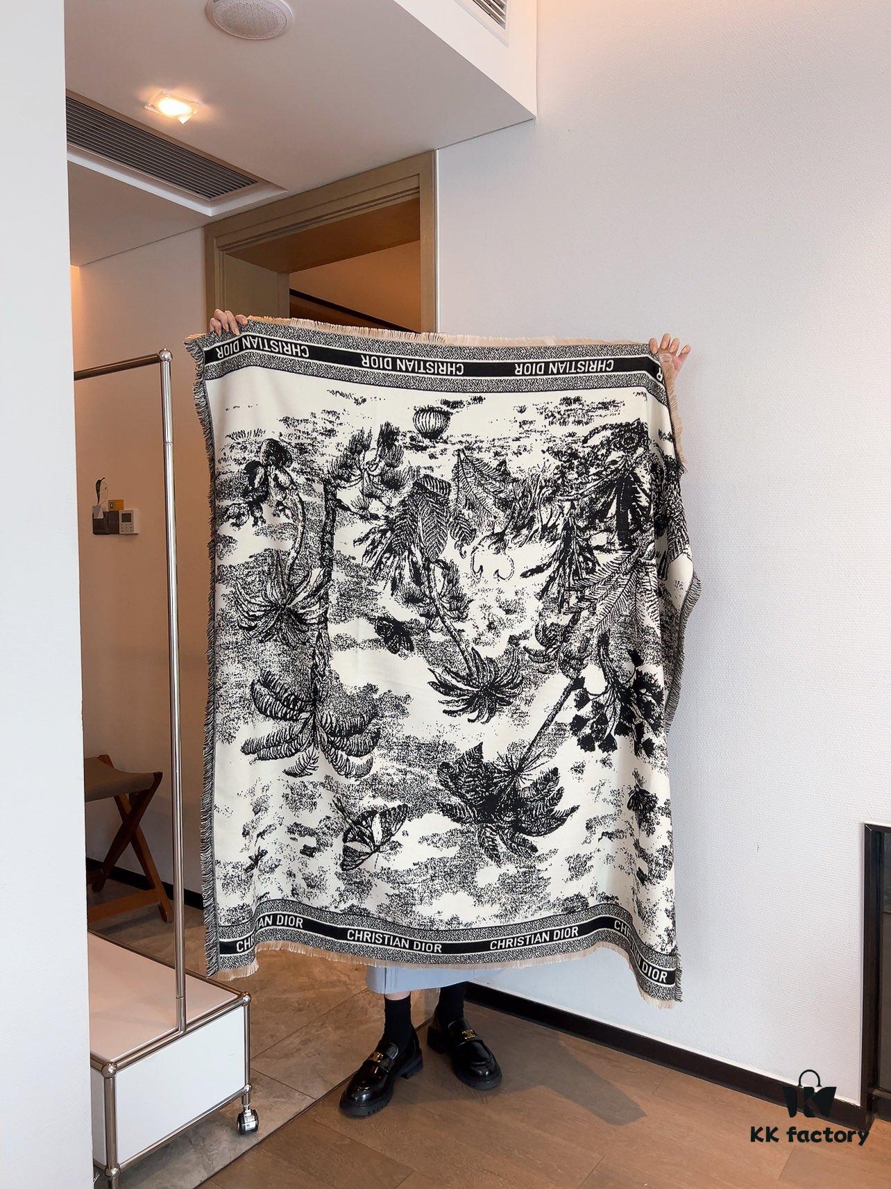 New Arrival❤️ DIOR 2022 Spring Collection 'Rueil Jungle Hand-Drawn Velvet Scarf'