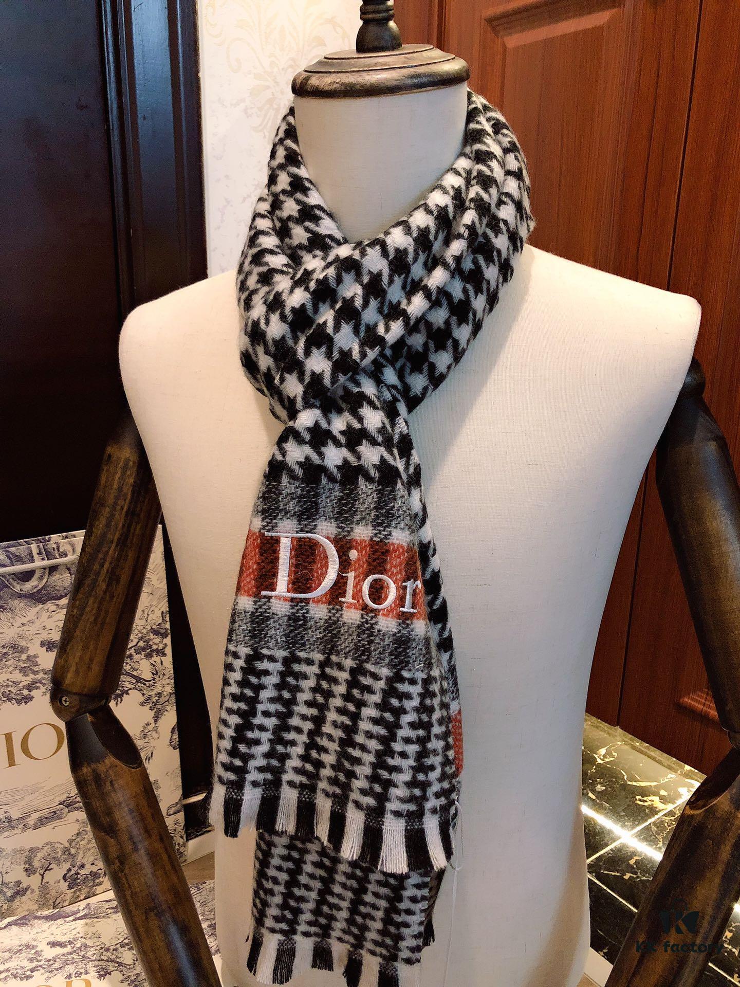 Dior Hot-Selling New Checkered Pattern Scarf, Celebrity Favorite, Classic and Timeless Design