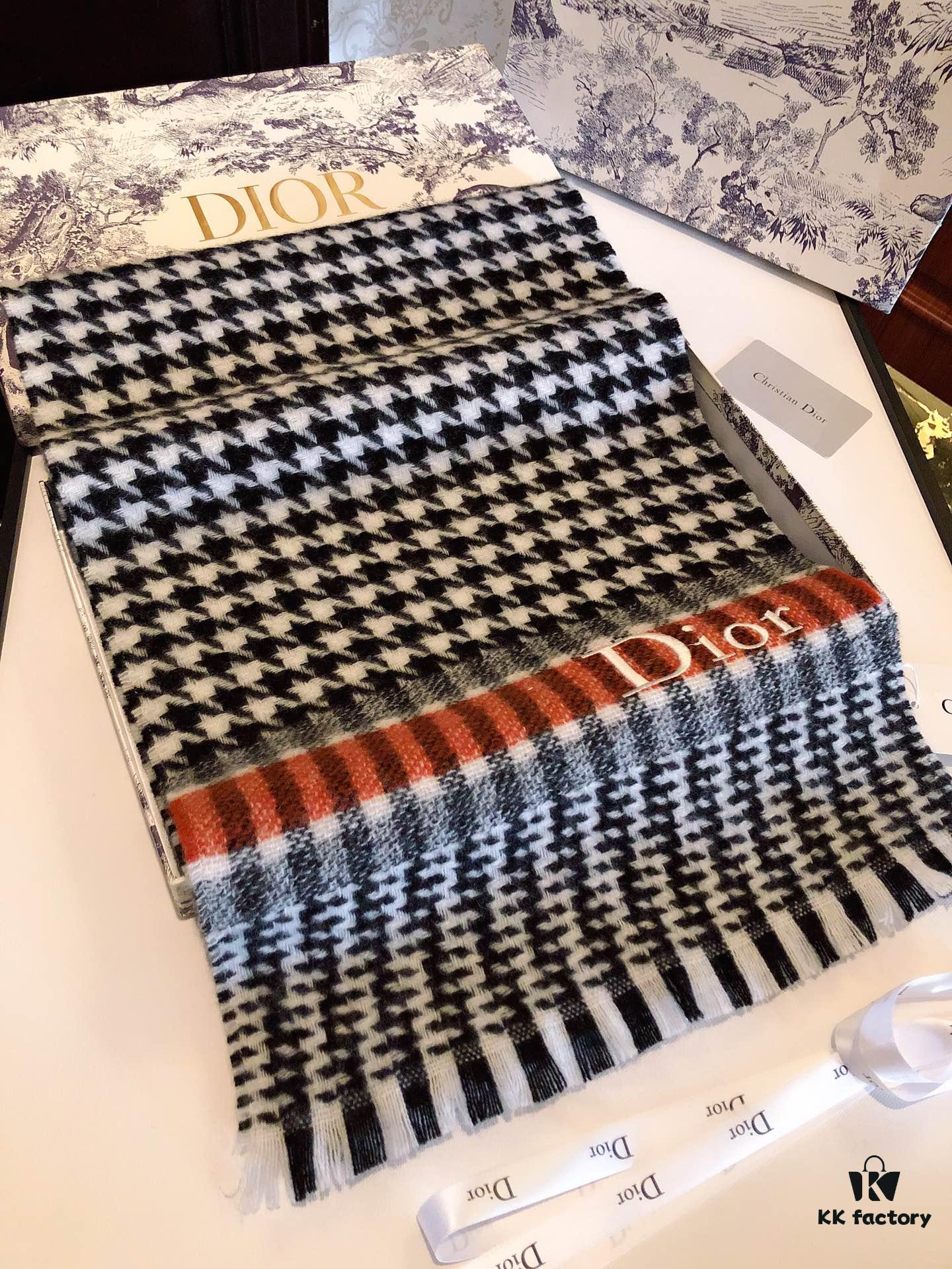 Dior Hot-Selling New Checkered Pattern Scarf, Celebrity Favorite, Classic and Timeless Design