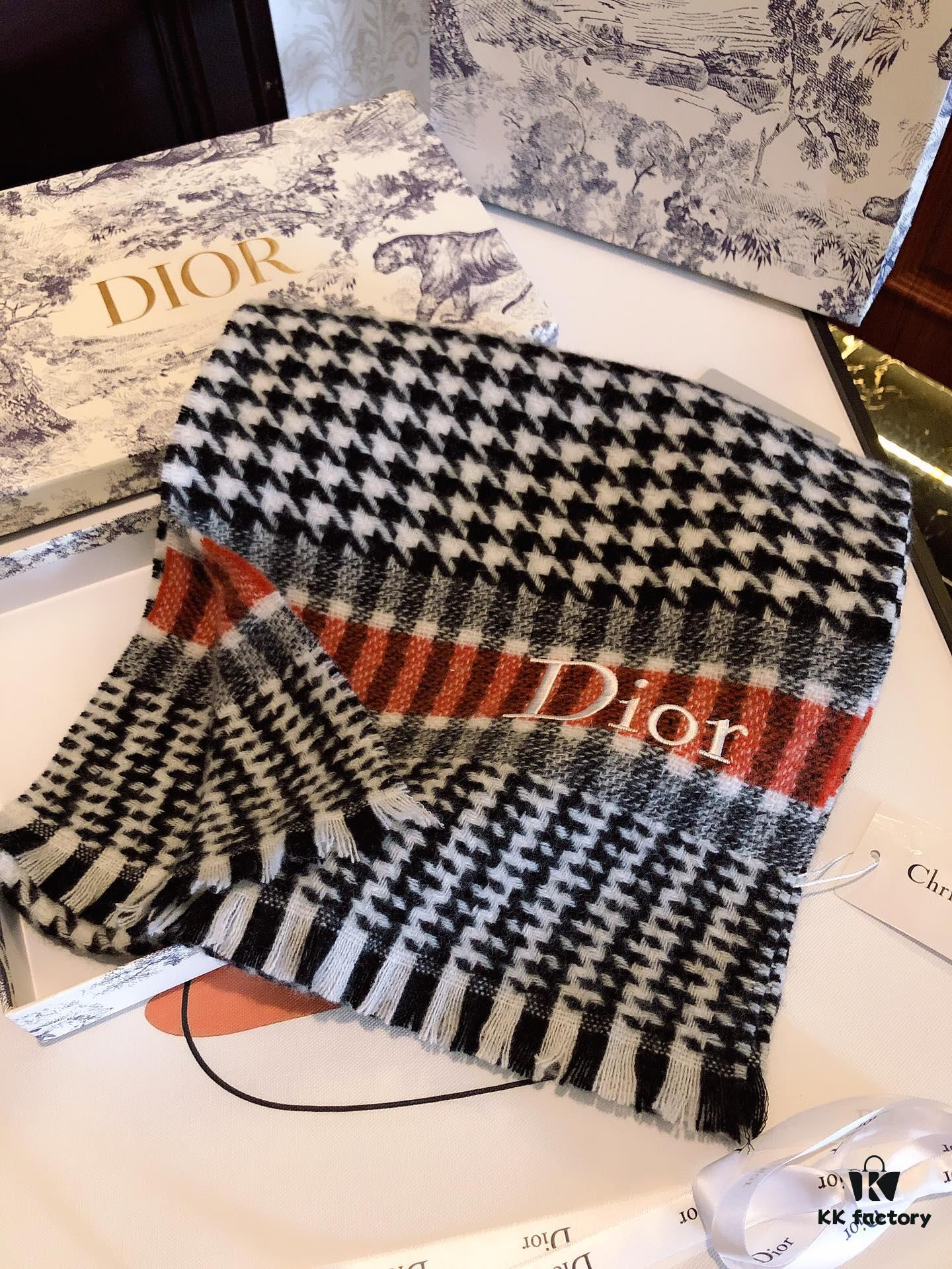 Dior Hot-Selling New Checkered Pattern Scarf, Celebrity Favorite, Classic and Timeless Design