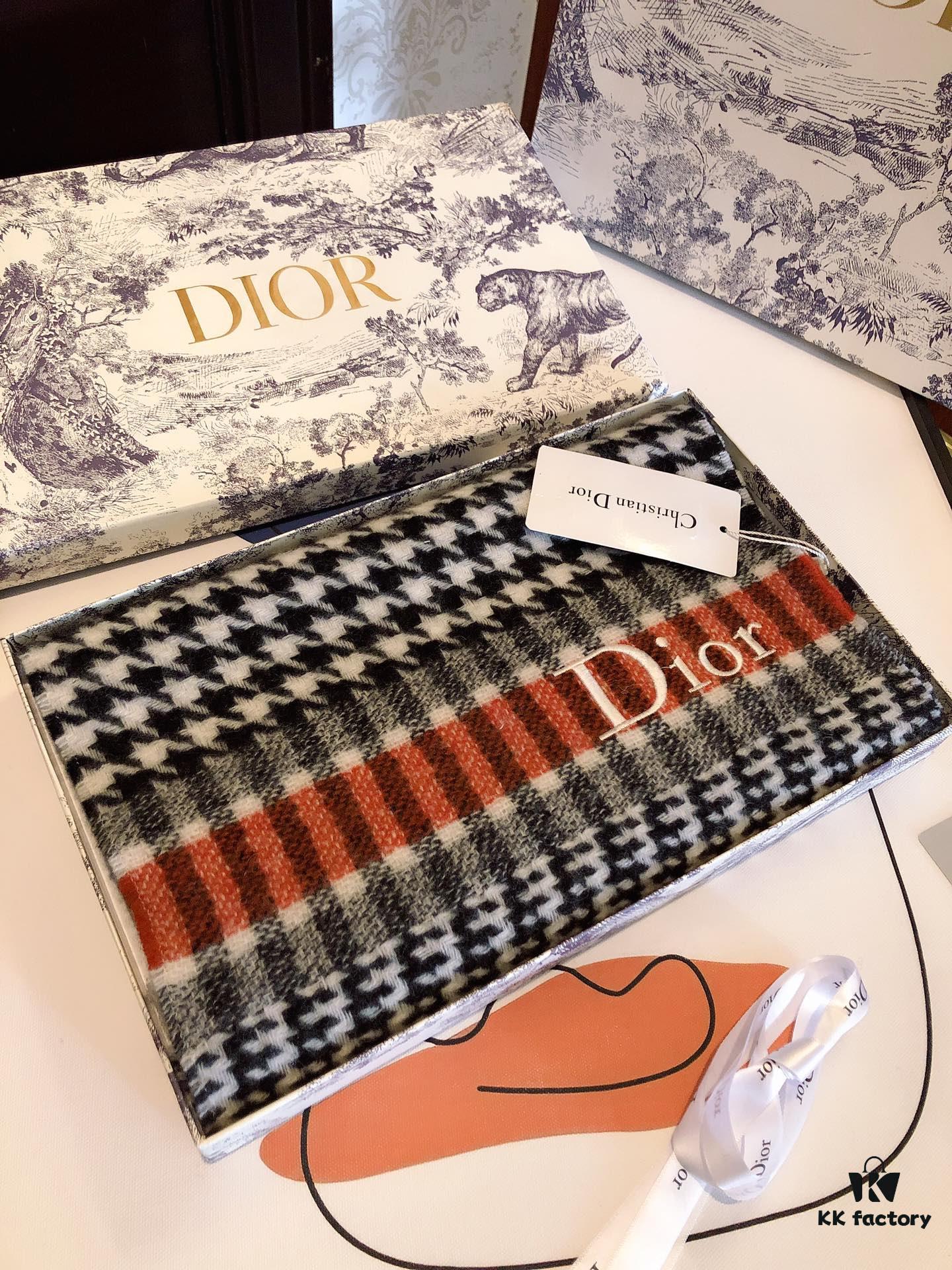 Dior Hot-Selling New Checkered Pattern Scarf, Celebrity Favorite, Classic and Timeless Design