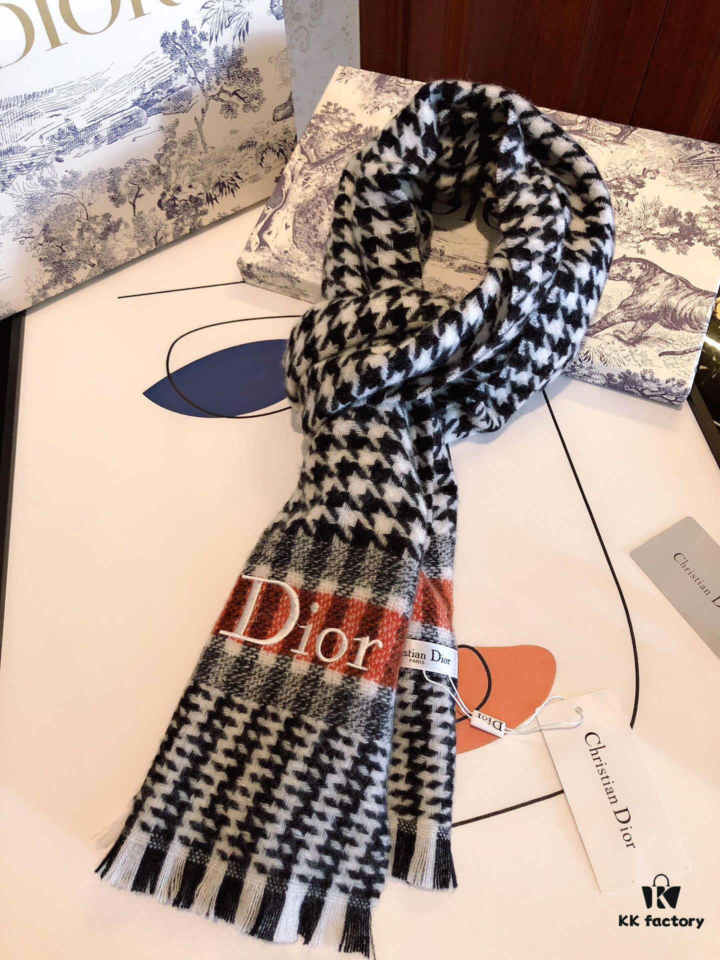 Dior Hot-Selling New Checkered Pattern Scarf, Celebrity Favorite, Classic and Timeless Design