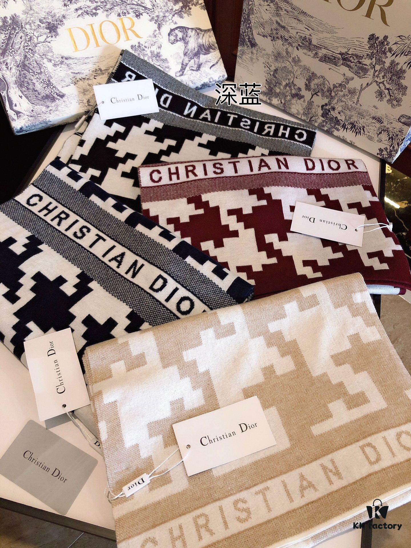 Dior High-End Cashmere Knit Scarf, Synchronized with Boutique Collection