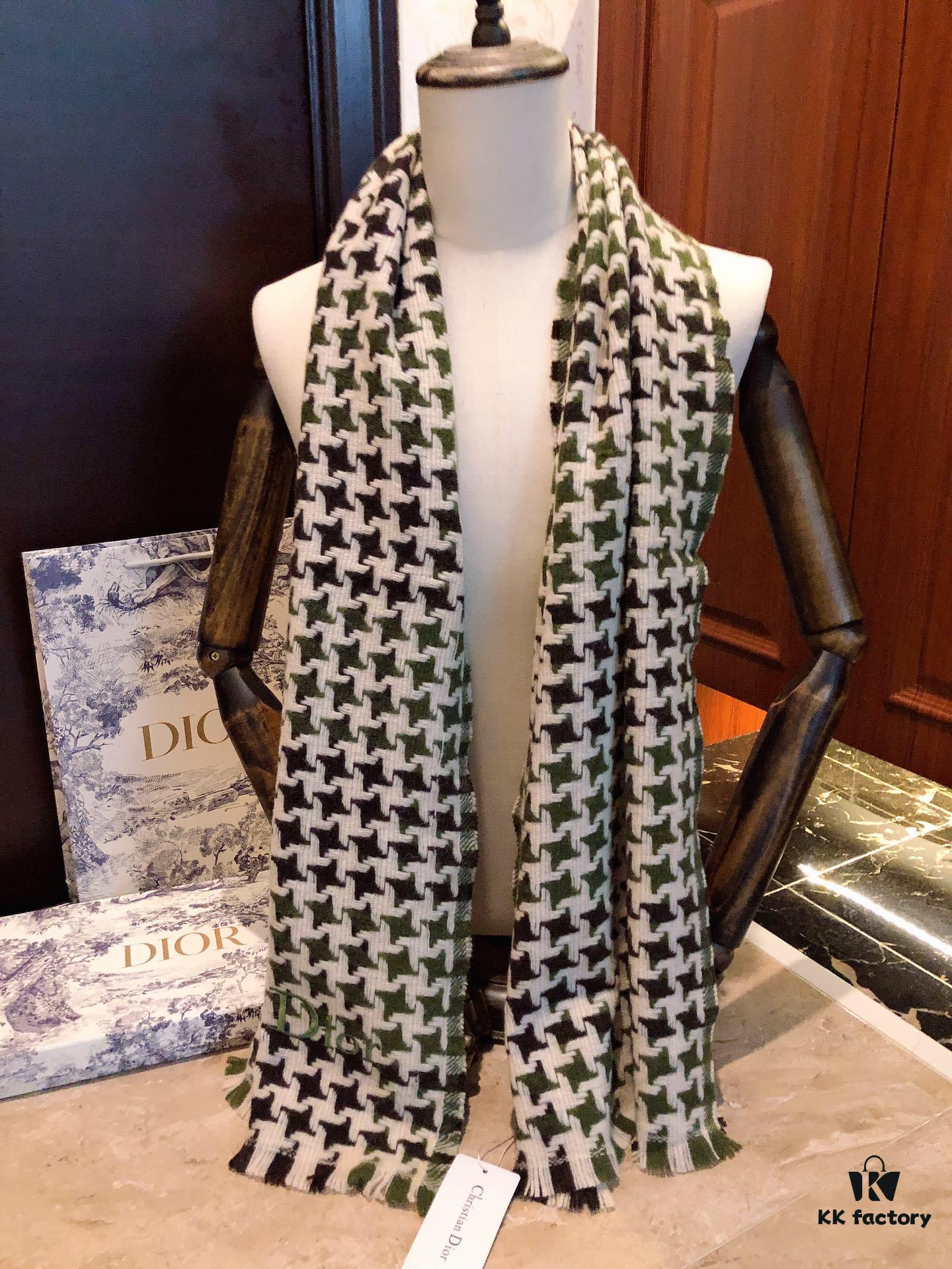 Dior D House Houndstooth Z Street Style! Classic Logo Embroidery, Houndstooth Pattern Gradually Enlarging from Small to Large, Requiring Extremely High Craftsmanship. Perfect Color Matching, All Timelessly Stylish – A Must-Have in Every Color! Material: 100% Wool