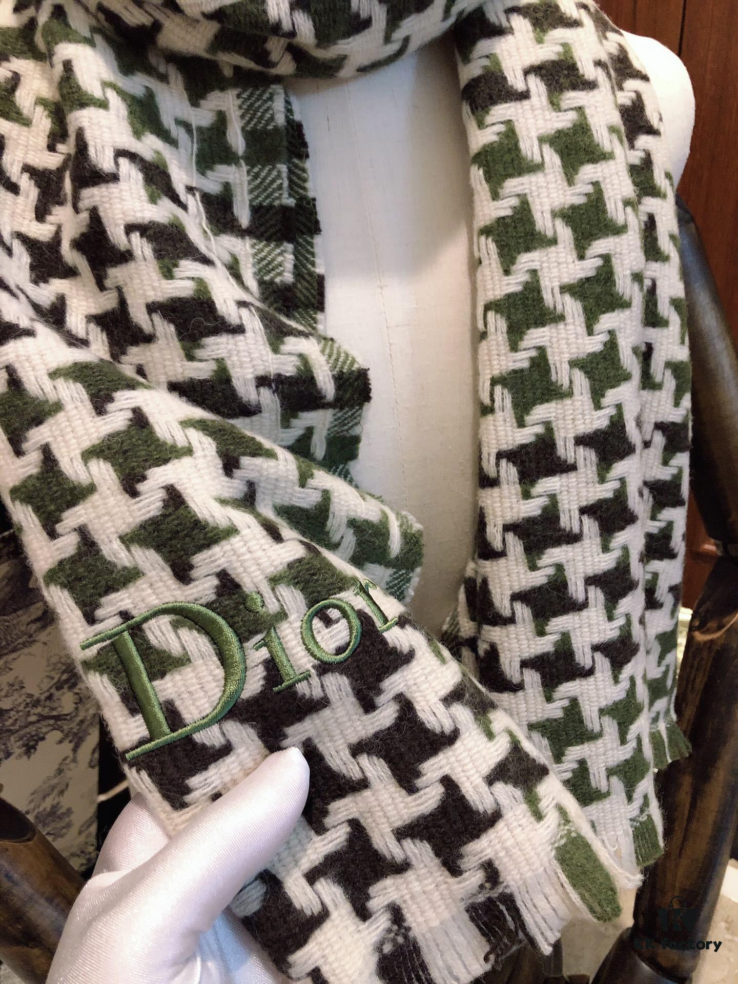 Dior D House Houndstooth Z Street Style! Classic Logo Embroidery, Houndstooth Pattern Gradually Enlarging from Small to Large, Requiring Extremely High Craftsmanship. Perfect Color Matching, All Timelessly Stylish – A Must-Have in Every Color! Material: 100% Wool