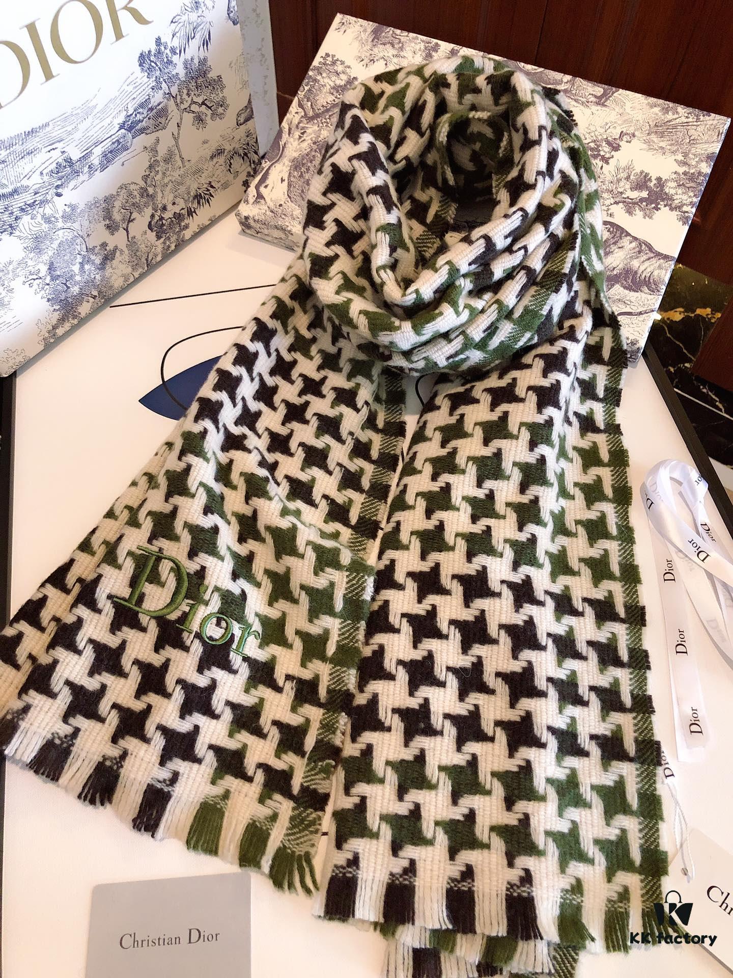 Dior D House Houndstooth Z Street Style! Classic Logo Embroidery, Houndstooth Pattern Gradually Enlarging from Small to Large, Requiring Extremely High Craftsmanship. Perfect Color Matching, All Timelessly Stylish – A Must-Have in Every Color! Material: 100% Wool