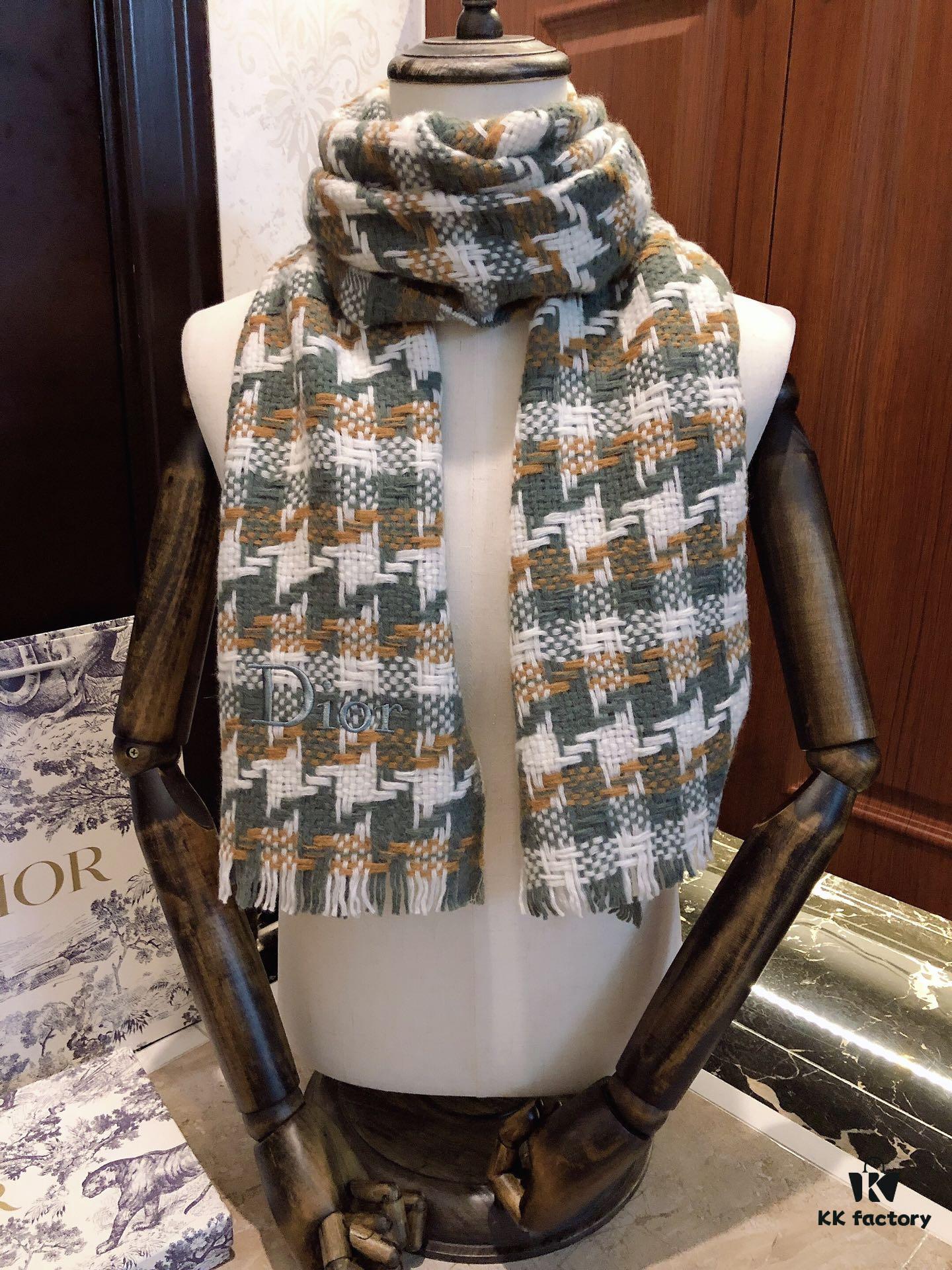 Dior D-House Houndstooth Z-Street Style! Classic logo embroidery, houndstooth pattern arranged from small to large, requiring extremely high craftsmanship. All four colorways are classically stylish—each one a must-have! Material: 100% wool