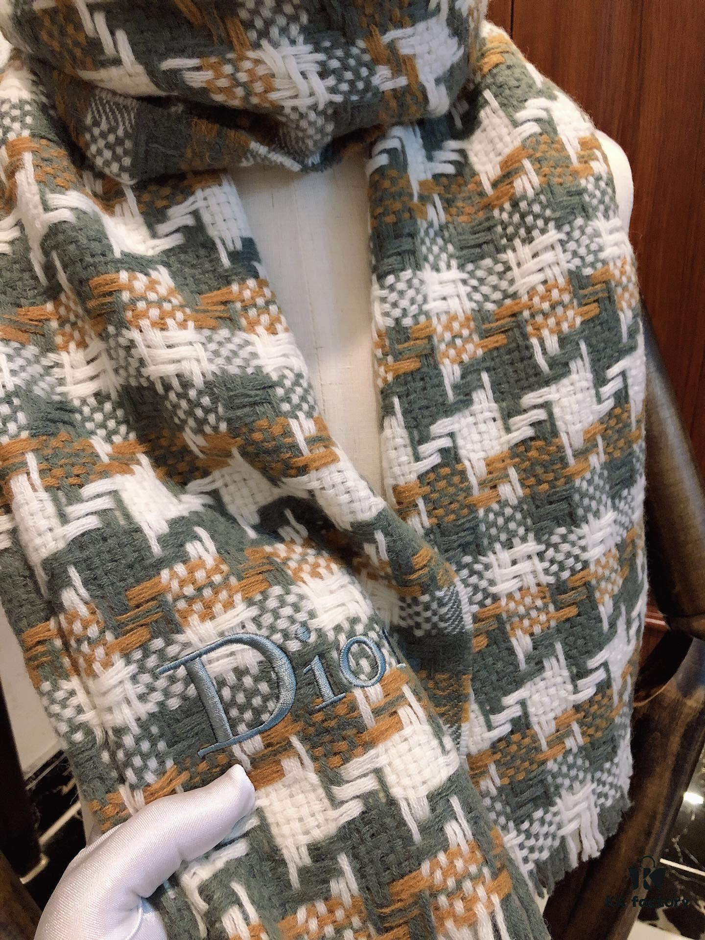 Dior D-House Houndstooth Z-Street Style! Classic logo embroidery, houndstooth pattern arranged from small to large, requiring extremely high craftsmanship. All four colorways are classically stylish—each one a must-have! Material: 100% wool