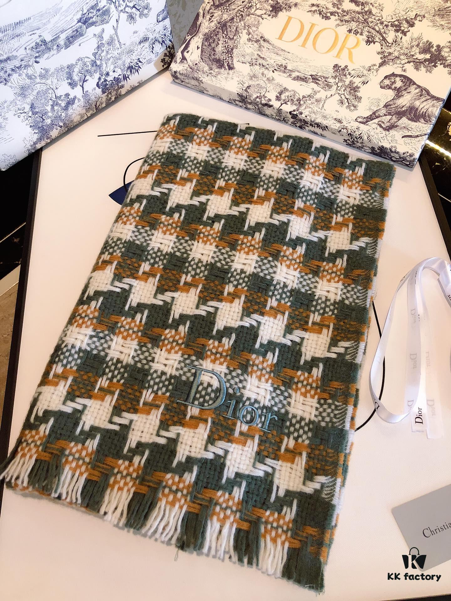 Dior D-House Houndstooth Z-Street Style! Classic logo embroidery, houndstooth pattern arranged from small to large, requiring extremely high craftsmanship. All four colorways are classically stylish—each one a must-have! Material: 100% wool