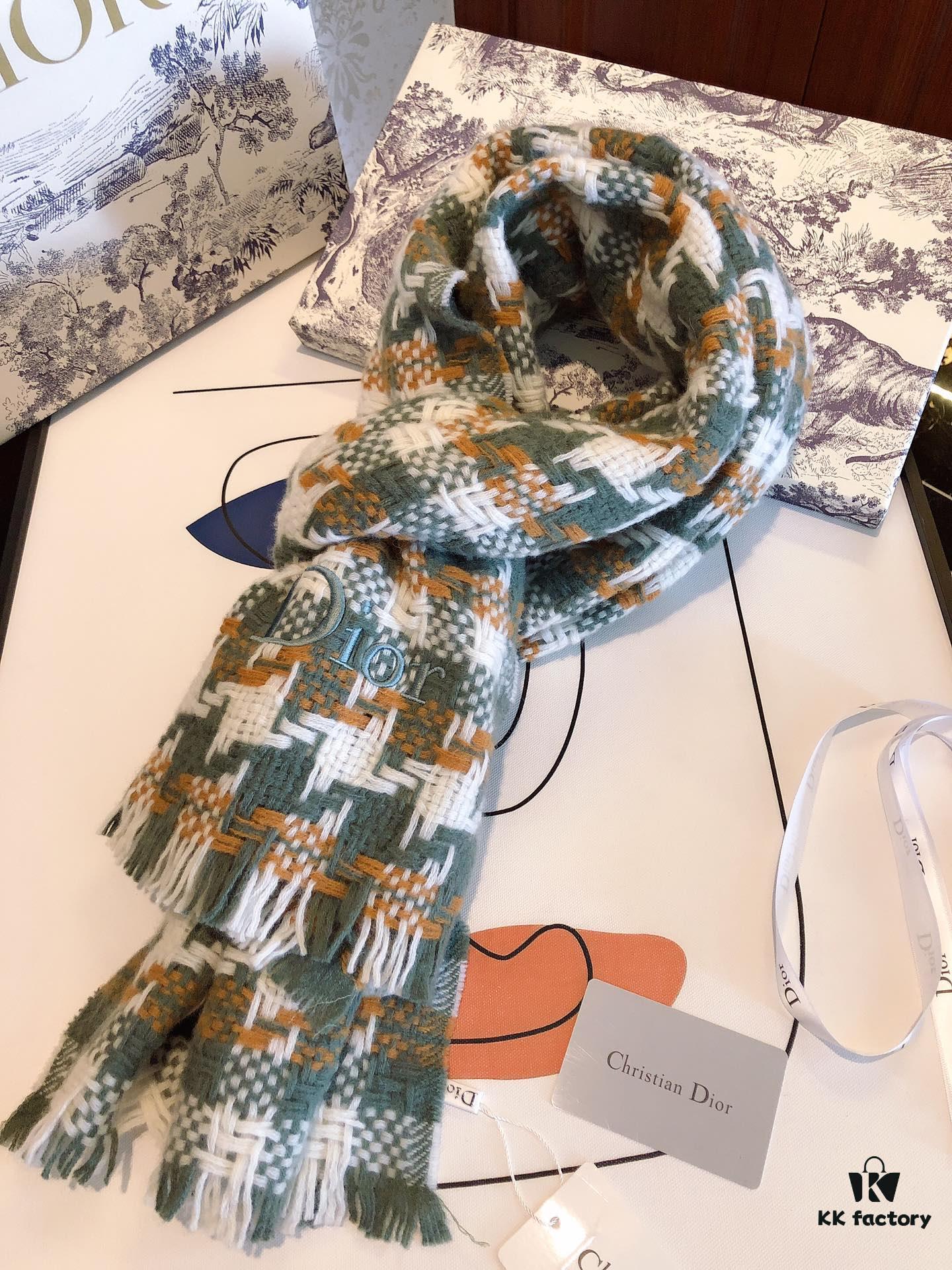 Dior D-House Houndstooth Z-Street Style! Classic logo embroidery, houndstooth pattern arranged from small to large, requiring extremely high craftsmanship. All four colorways are classically stylish—each one a must-have! Material: 100% wool