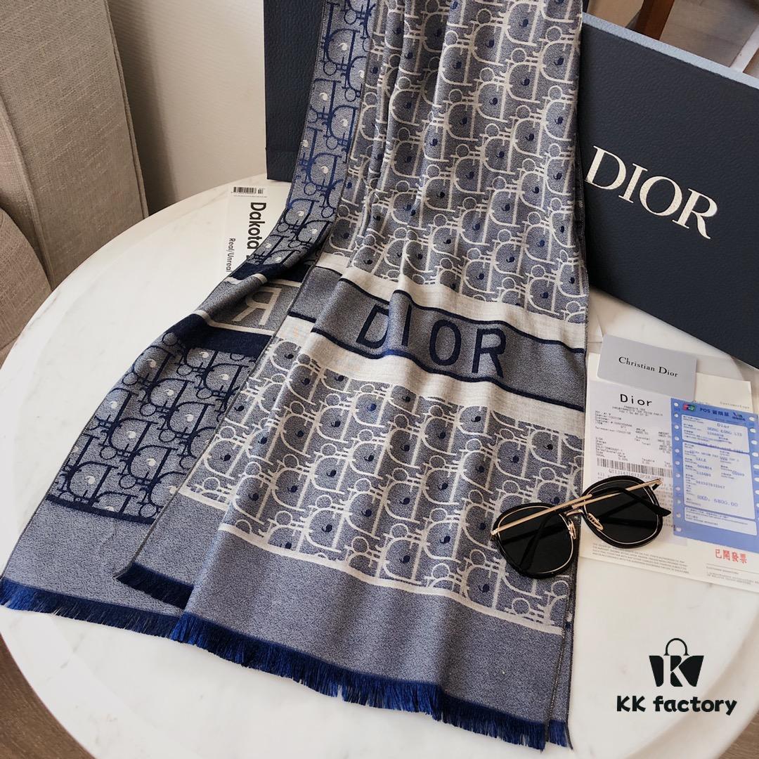 Premium Blue Dior-Style Packaging, Includes Card, Ribbon, Invoice, UnionPay Gift Set 🌹 Export Surplus from Italy, Once Sold Out, No Restocking. High-Quality Tencel Cotton Jacquard Scarf, Suitable for All Seasons, Soft and Skin-Friendly. 4 Designs, 8 Colors Each, Limited Stock Under 50,000 Pieces. Size: Approx. 180×70 cm. Wholesale Orders Welcome for Boutiques