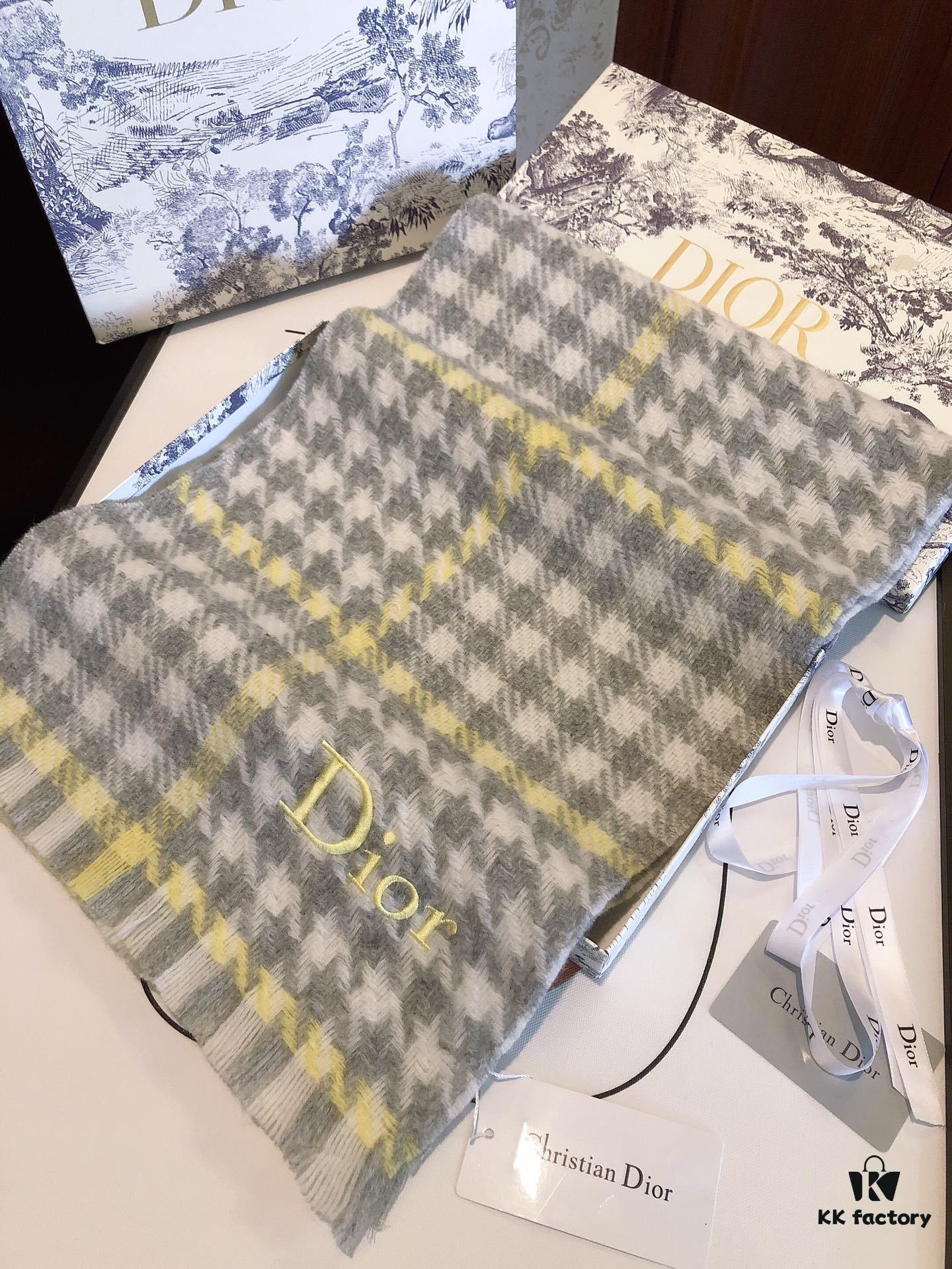 Dior Bestseller Continues! Celebrity-Favorite New Houndstooth Scarf