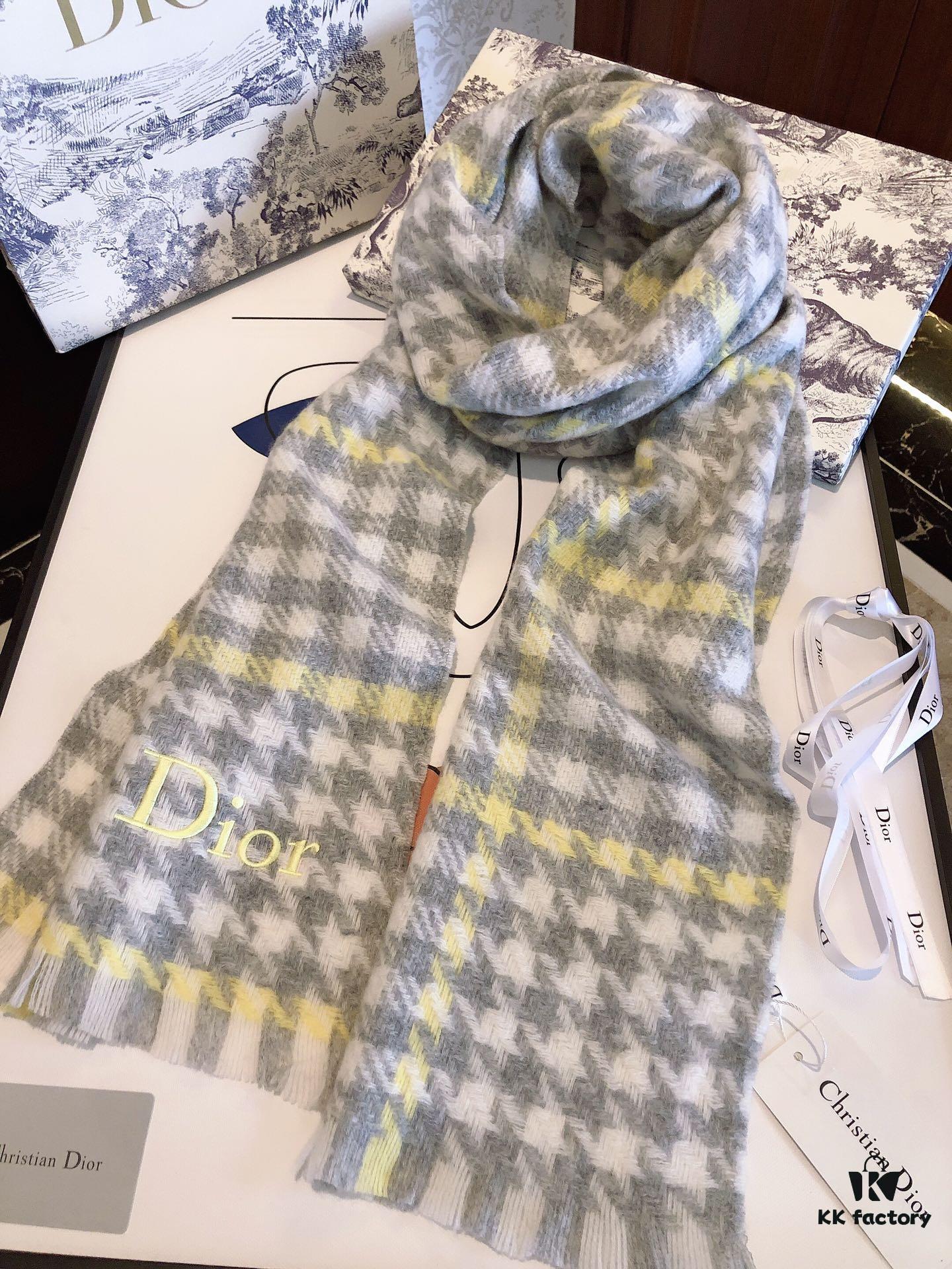 Dior Bestseller Continues! Celebrity-Favorite New Houndstooth Scarf