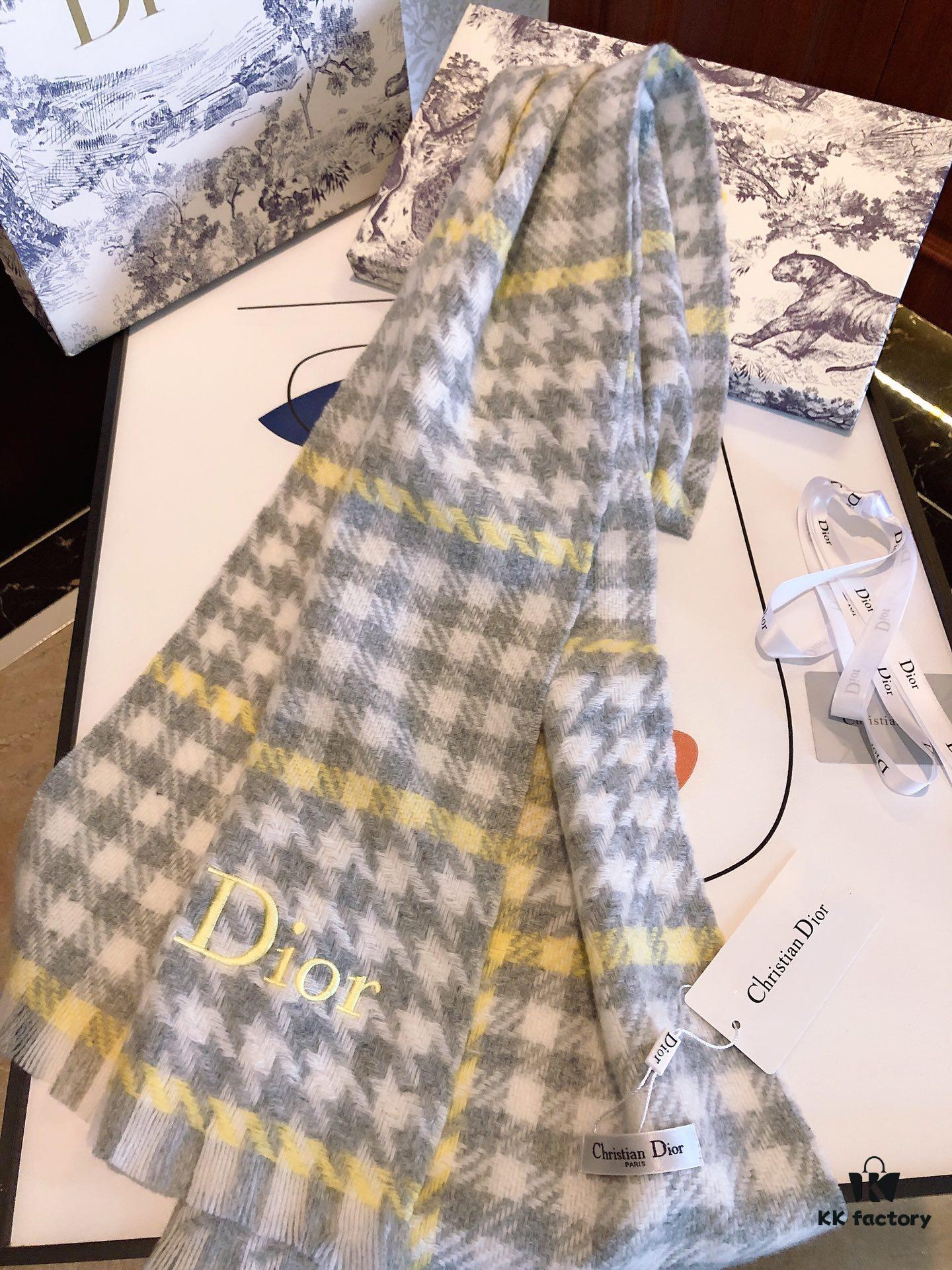 Dior Bestseller Continues! Celebrity-Favorite New Houndstooth Scarf