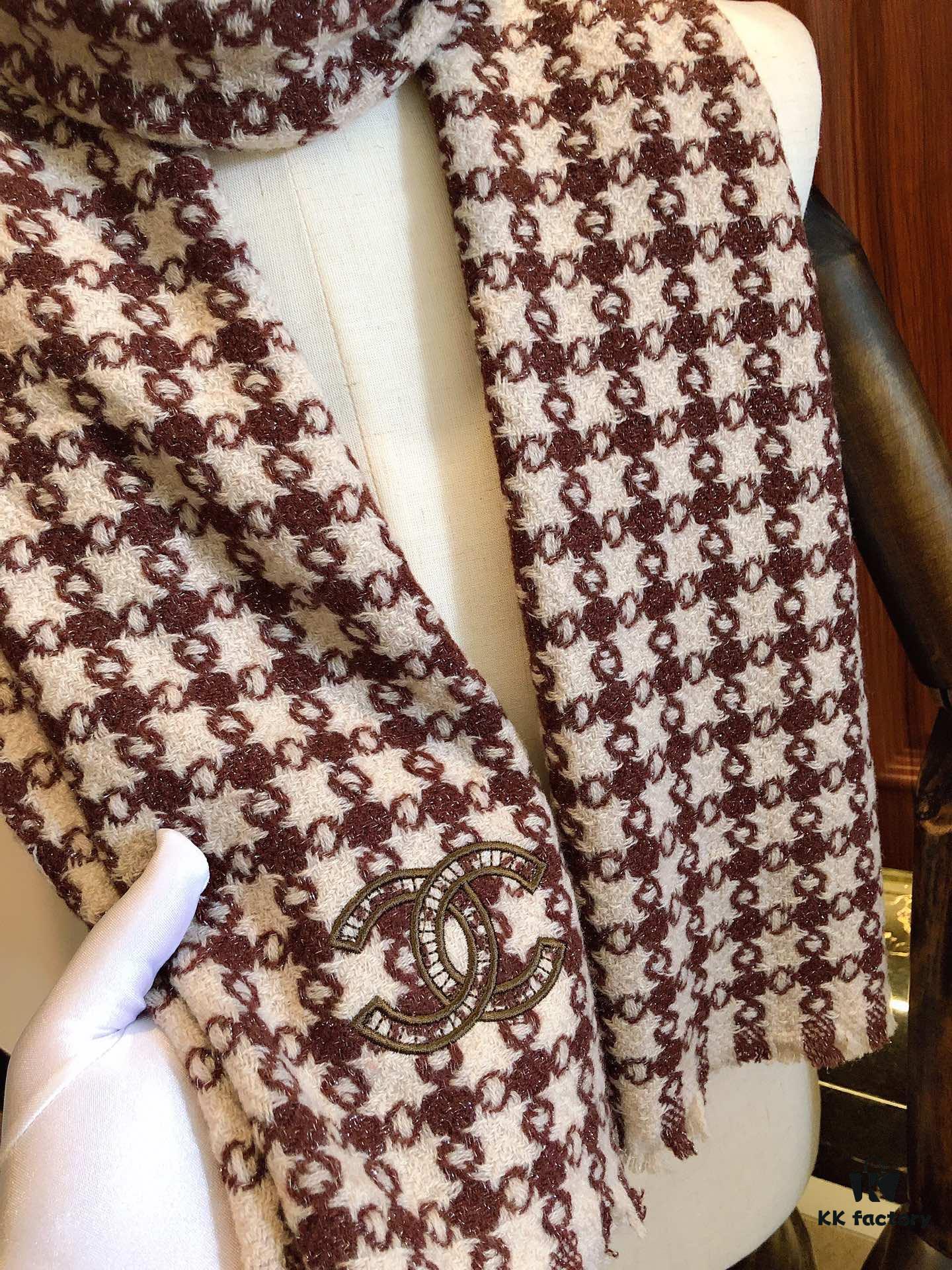 CHANEL New Arrival Must-Have Accessory - Elegant and Sophisticated Scarf