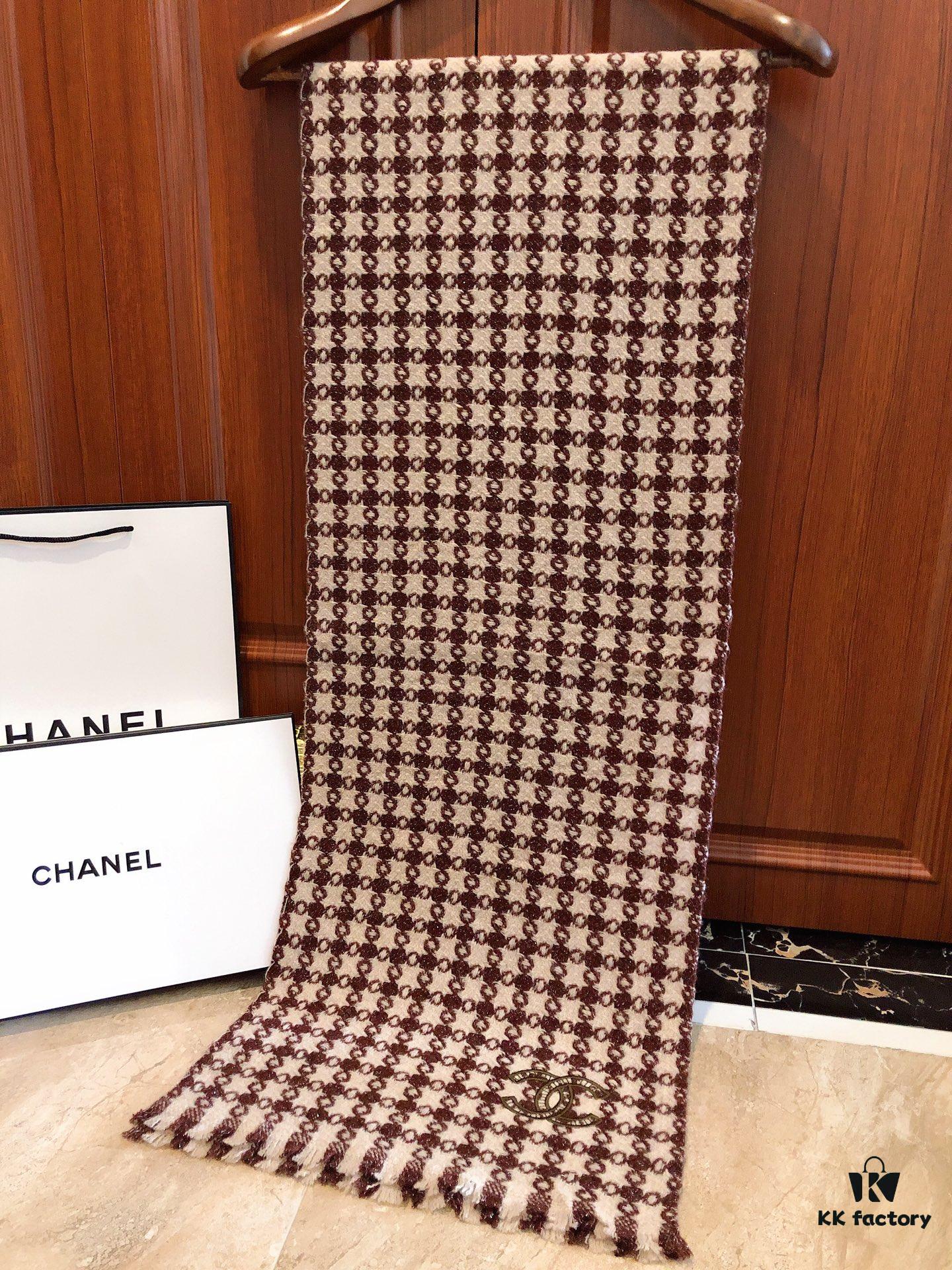 CHANEL New Arrival Must-Have Accessory - Elegant and Sophisticated Scarf
