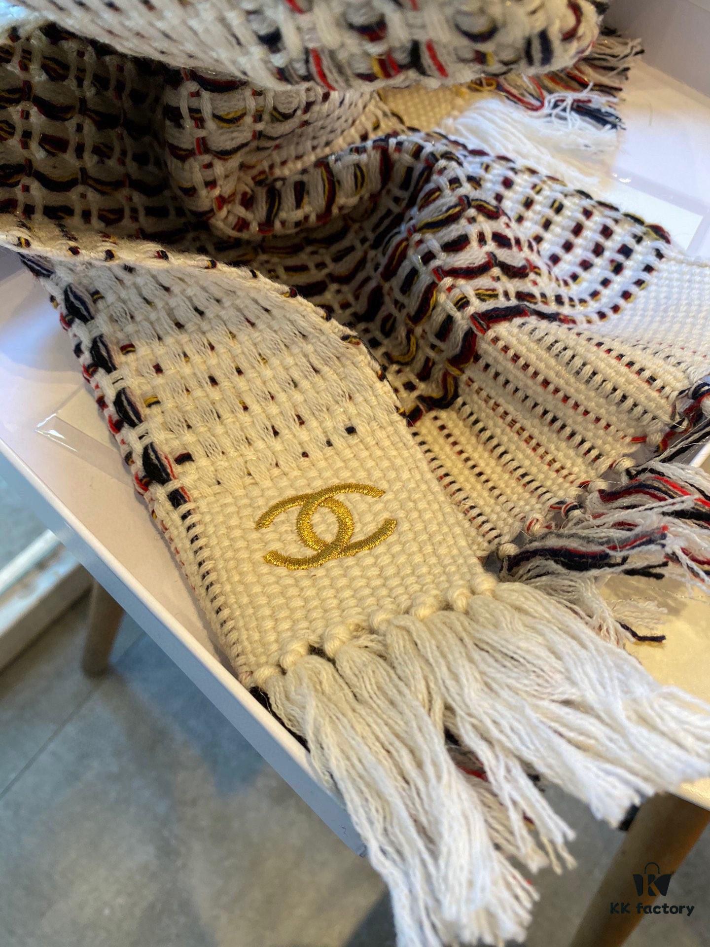 Chanel 🍷 Everyday Knitwear, Exceptionally Versatile! Classic Design with Consistent Premium Materials and Quality — 3 Colors Available in Stock!