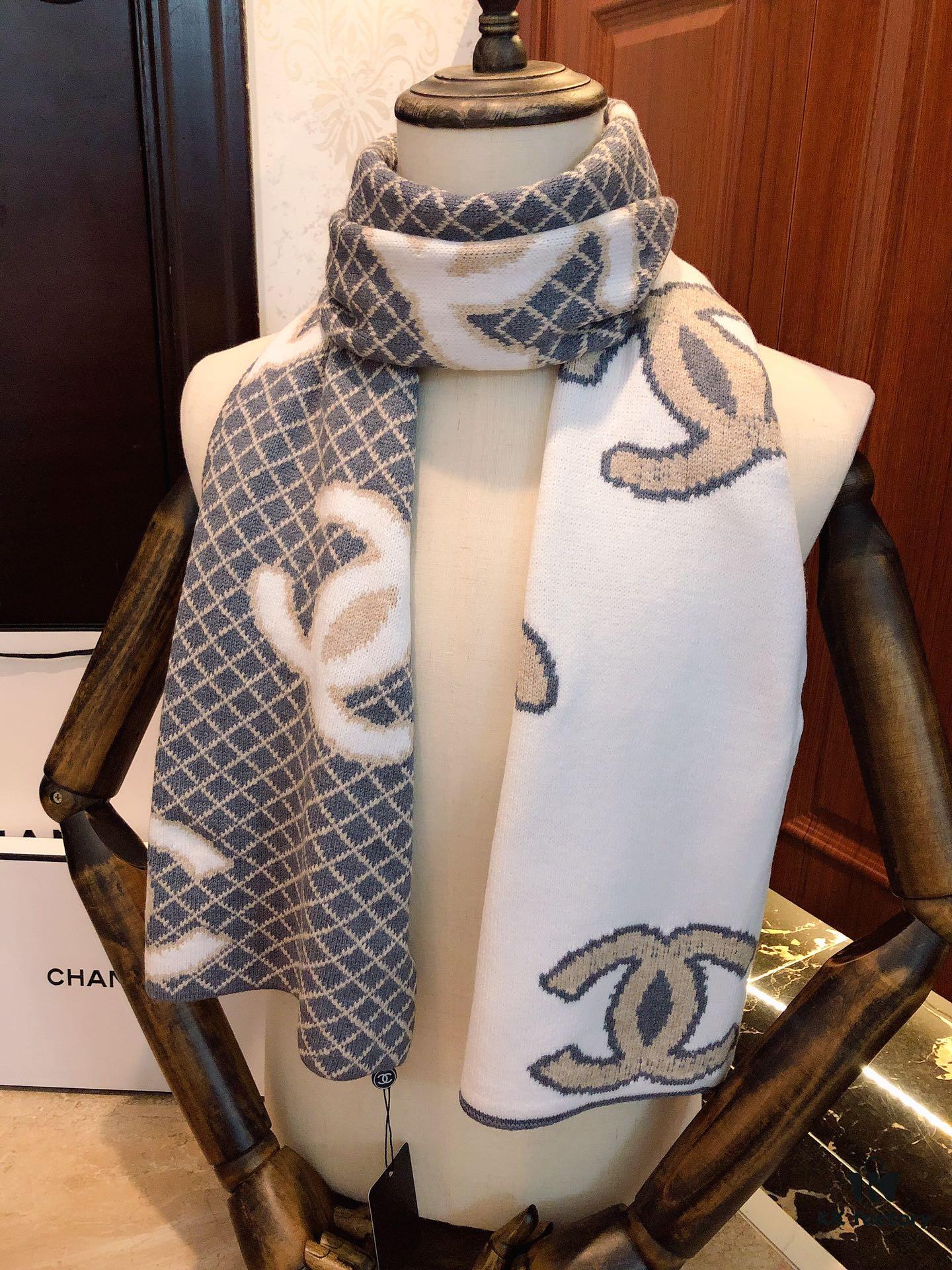 CHANEL Recommended Scarf – Exquisitely Soft and Luxurious Pure Color Design
