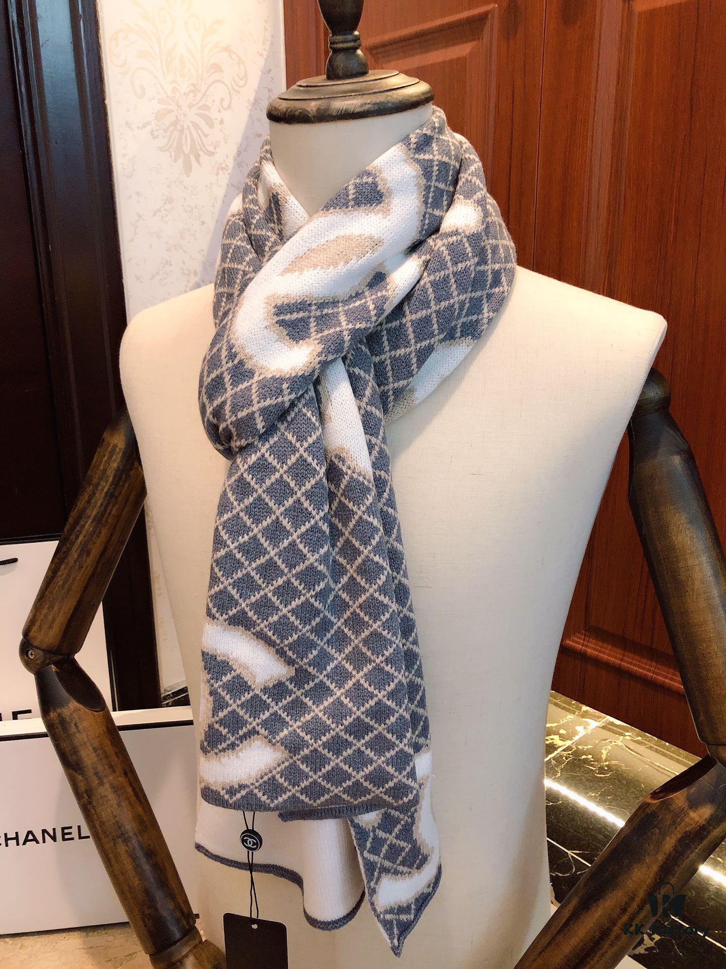 CHANEL Recommended Scarf – Exquisitely Soft and Luxurious Pure Color Design