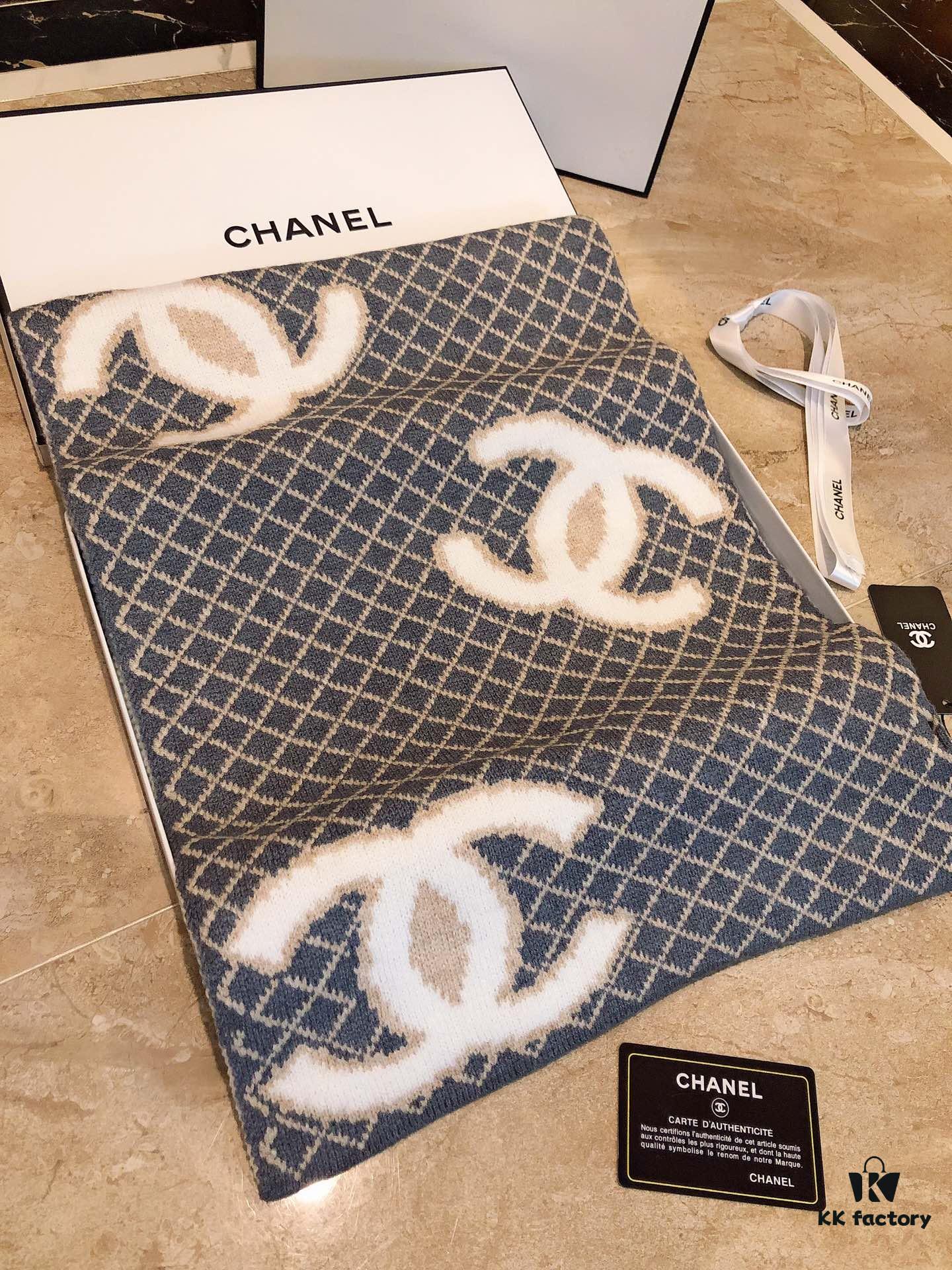 CHANEL Recommended Scarf – Exquisitely Soft and Luxurious Pure Color Design