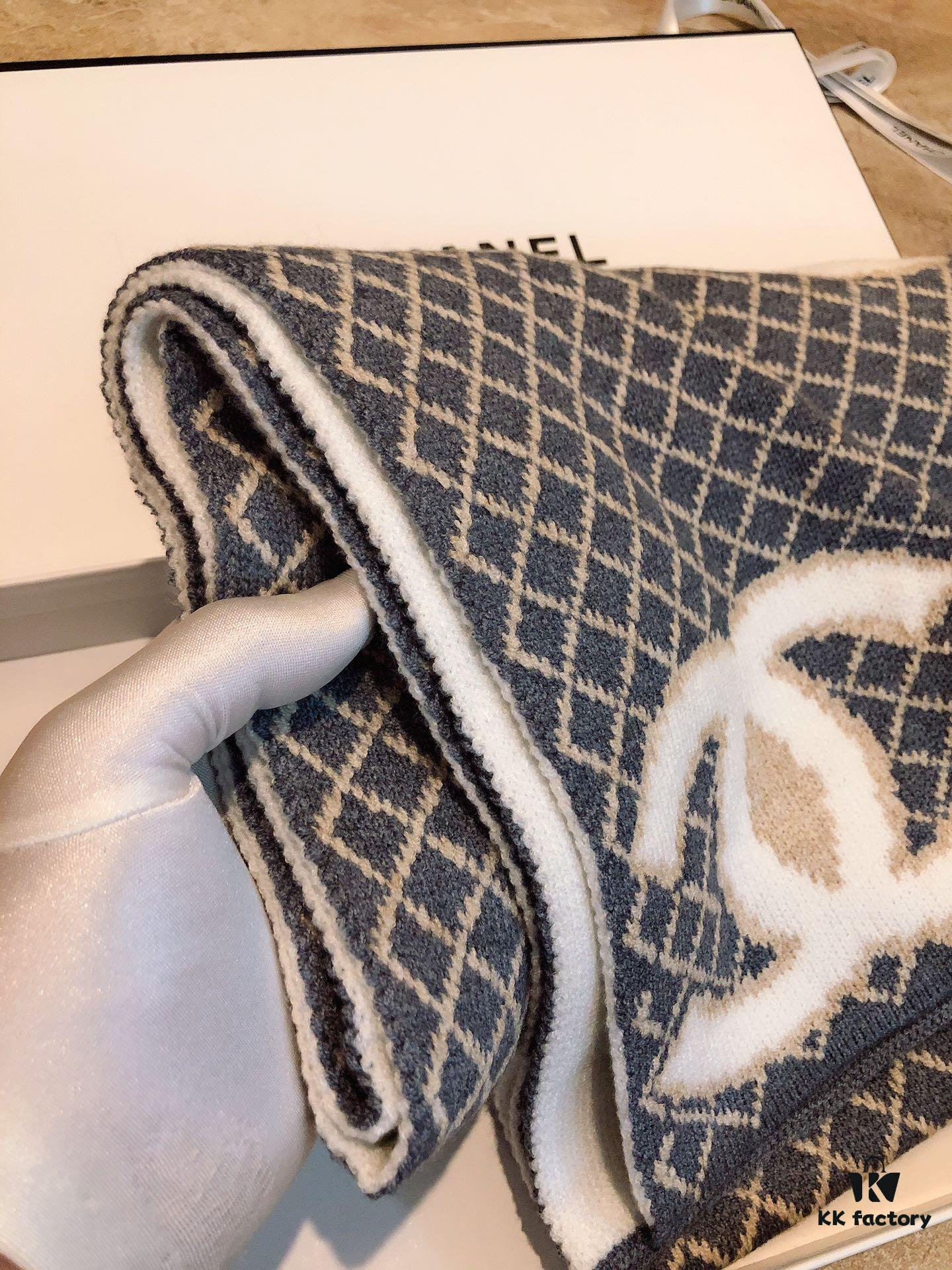 CHANEL Recommended Scarf – Exquisitely Soft and Luxurious Pure Color Design