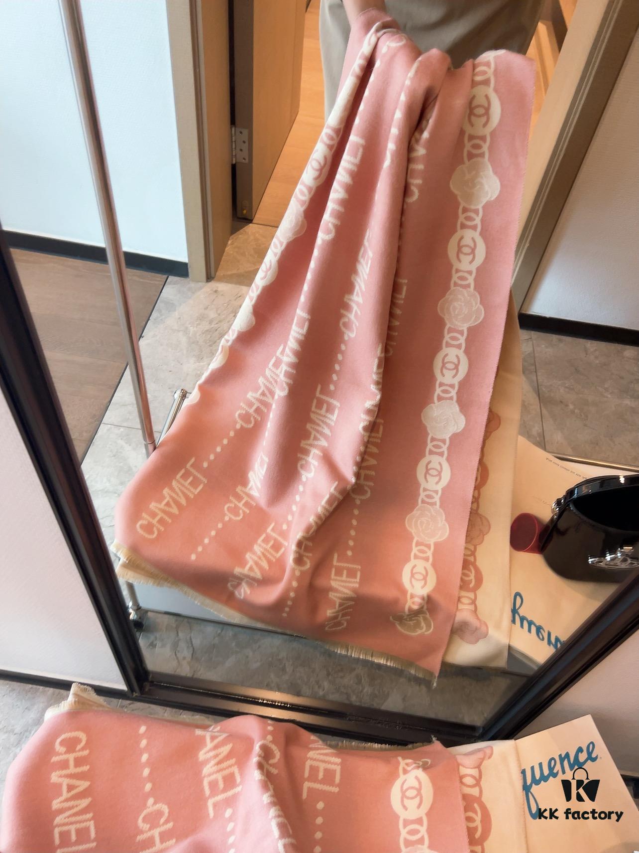 Chanel 23AW Cashmere Scarf - Youthful and Stylish, Must-Have for Chanel Lovers