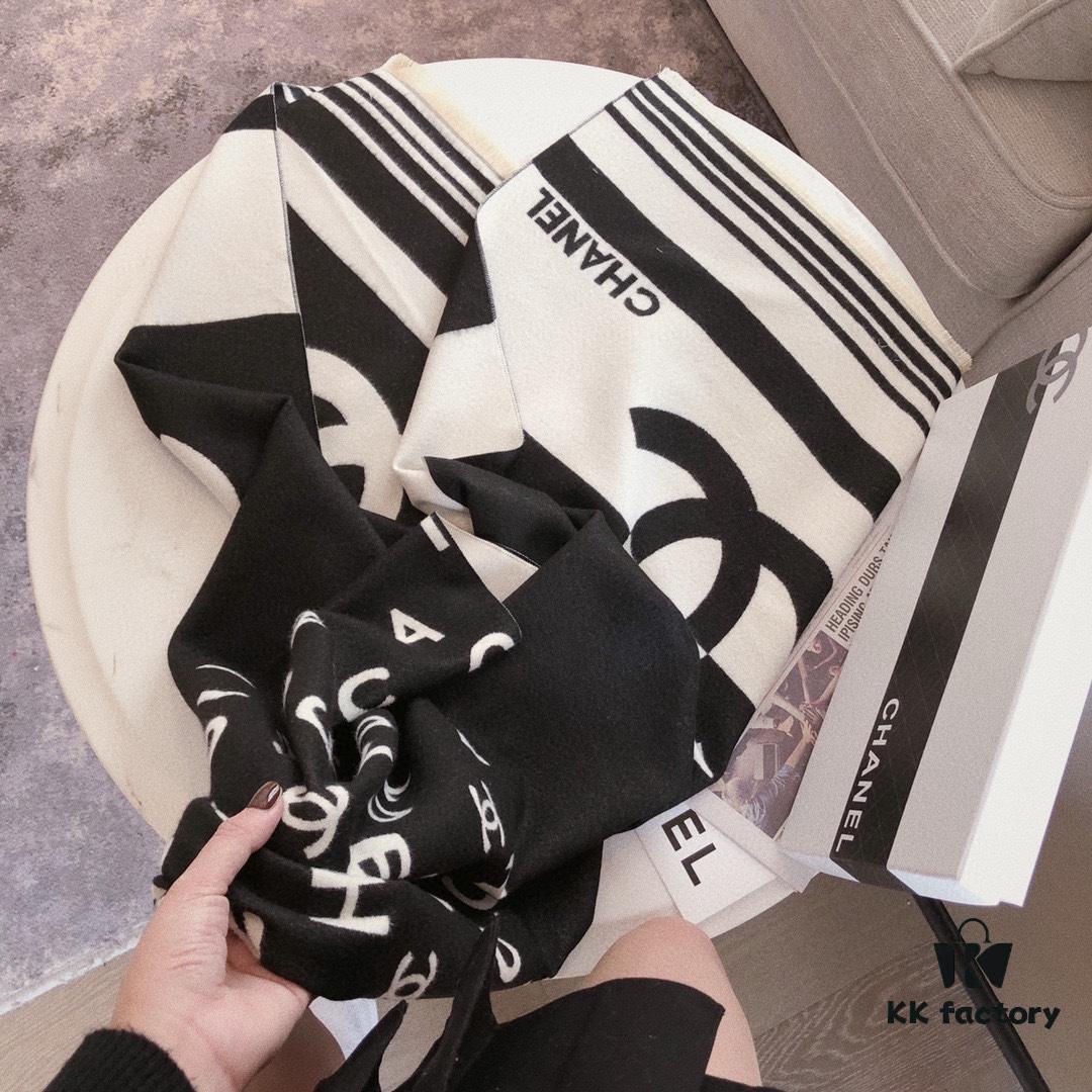 European Edition Exclusive 🌹🌹🌹 New Style Coco Chanel Cashmere-Like Yarn Jacquard Scarf 🧣 Fashionable Luxury Brand Style, Exquisite Craftsmanship, In Stock. Excellent Fit and Drape. High Cost-Performance for Gifting or Personal Use. Size: Approx 180×65 cm, Weight: 320g+