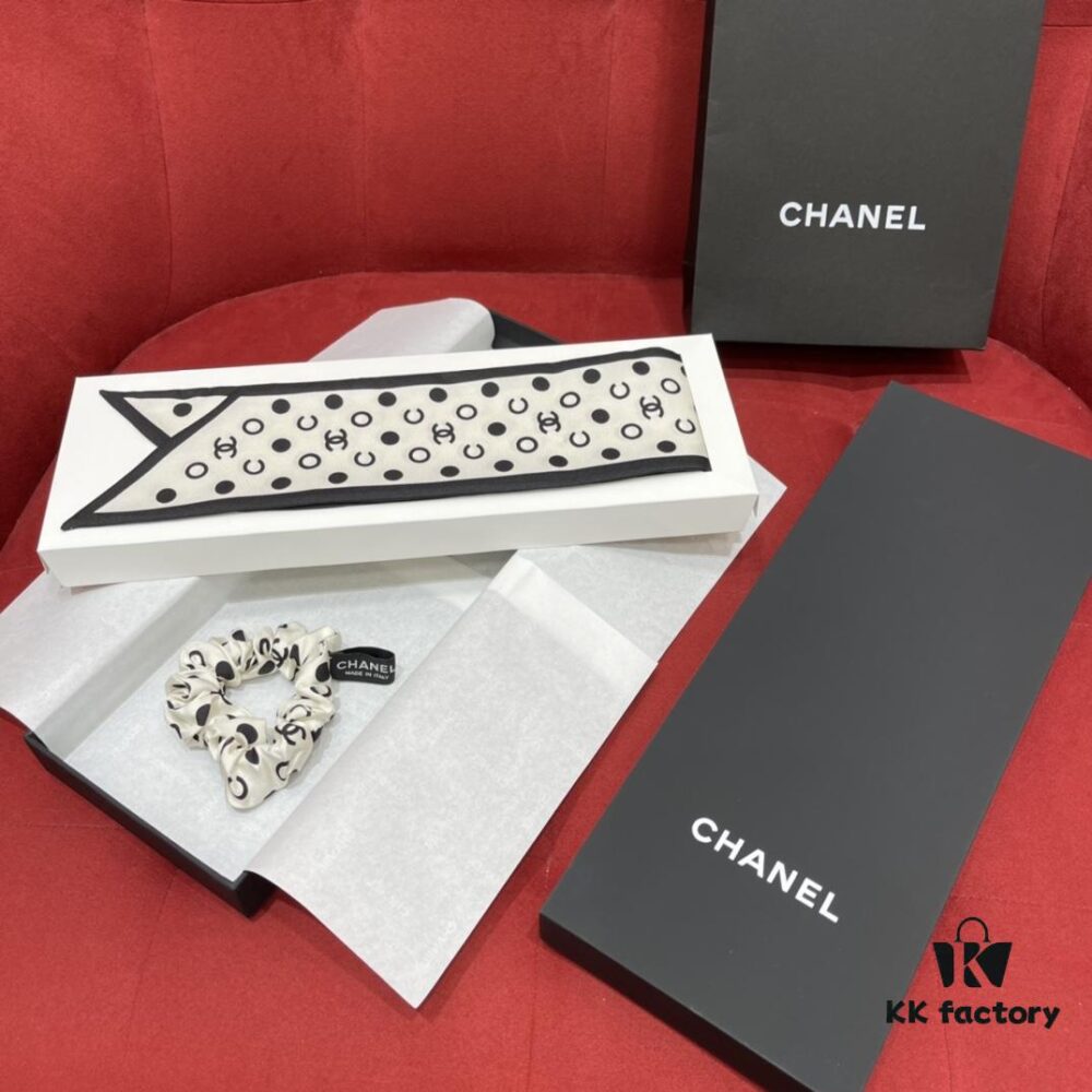 CHANEL【Hot New Arrival】Detachable Silk Hair Band – A Must-Have Statement Piece