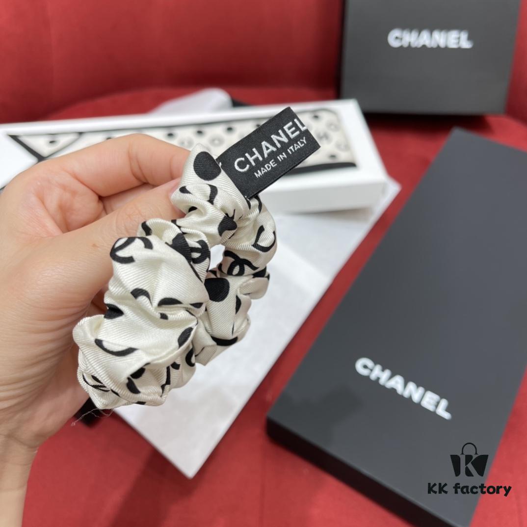 CHANEL【Hot New Arrival】Detachable Silk Hair Band – A Must-Have Statement Piece