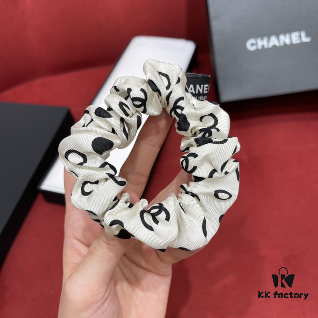 CHANEL【Hot New Arrival】Detachable Silk Hair Band – A Must-Have Statement Piece