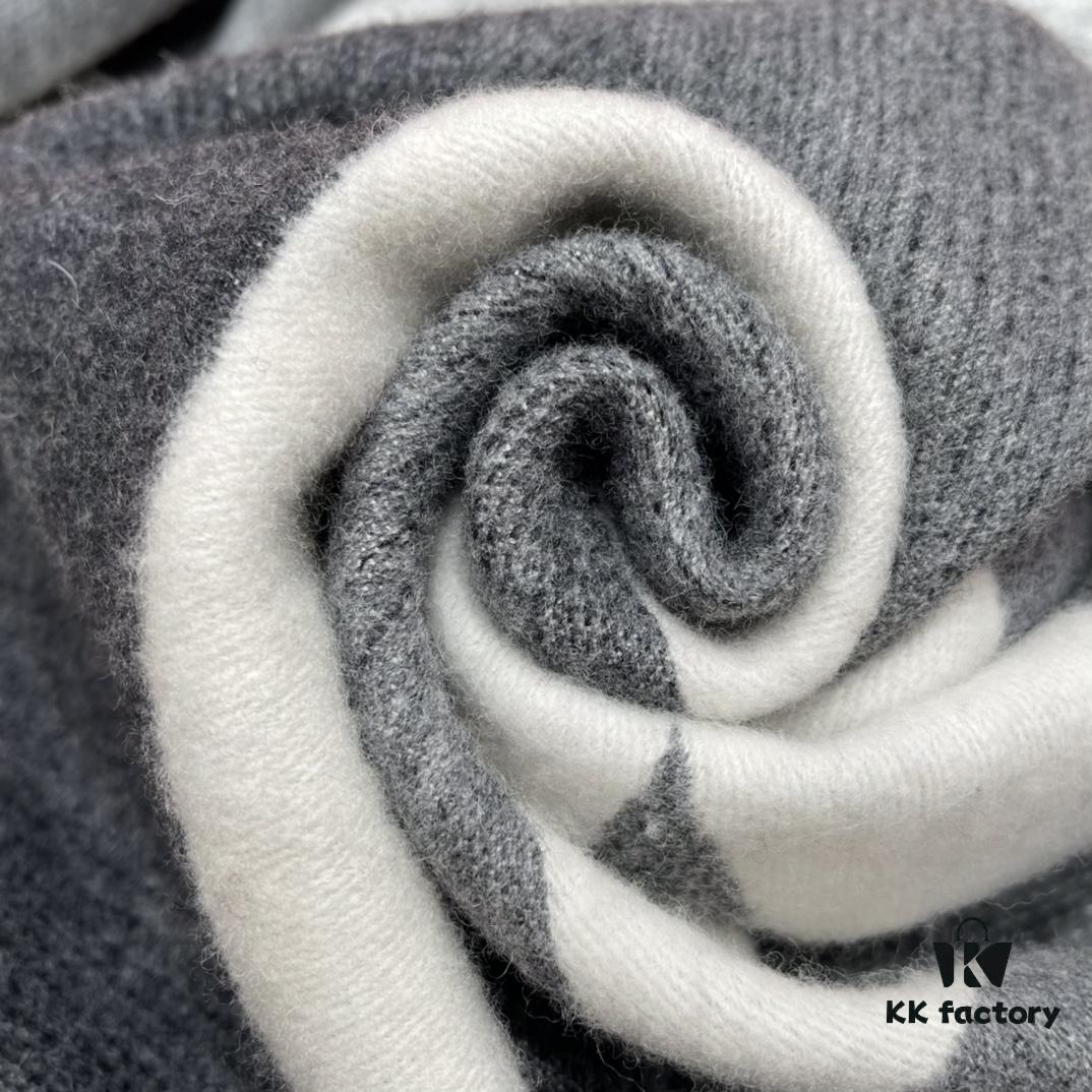 CHANEL Gradient Shawl Great Value – Dual Purpose Shawl Scarf, Elegant and Soft, 53% Cashmere 47% Wool, 70*200CM