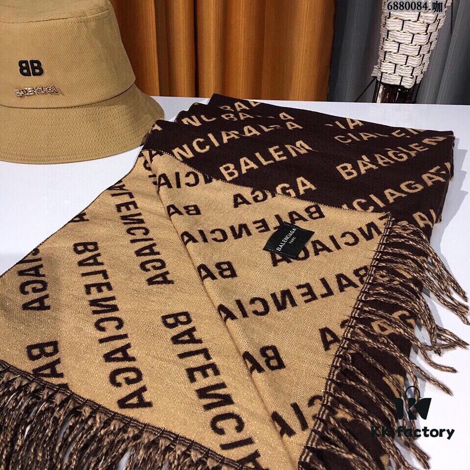 New Arrival 💖💃🏻💃🏻 Balenciaga BALENCIAGA High-Quality Angora Blended Yarn Scarf‼ Limited Stock‼ VIP Recommended ‼👍 Act Fast 【Luxury, Beloved, Baby-Soft Touch, Incredibly Comfortable ❤ Feminine Allure, Extremely Limited Quantity, Suitable for All Seasons ‼ So Beautiful It's Truly Heart-Stopping, Stunning Look When Worn, Exceptional Quality 👍‼ This Scarf Exudes a Designer Aura While Remaining Exquisitely Elegant 🟡 A Must-Have New Arrival 🟡‼ Holding the Real Item Will Make You Glad to Be a Woman — A Supreme Choice for Discerning Tastes 😂 Worth Appreciating ‼ The Perfect Choice for Elegance and Style, First Choice for DITAILS 👍 VIPs, Grab Yours Now ‼🌟【6880084】