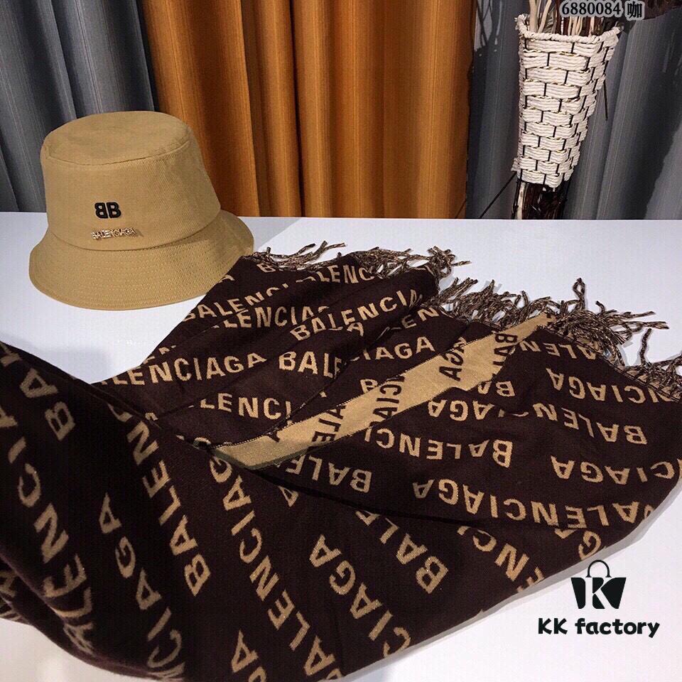 New Arrival 💖💃🏻💃🏻 Balenciaga BALENCIAGA High-Quality Angora Blended Yarn Scarf‼ Limited Stock‼ VIP Recommended ‼👍 Act Fast 【Luxury, Beloved, Baby-Soft Touch, Incredibly Comfortable ❤ Feminine Allure, Extremely Limited Quantity, Suitable for All Seasons ‼ So Beautiful It's Truly Heart-Stopping, Stunning Look When Worn, Exceptional Quality 👍‼ This Scarf Exudes a Designer Aura While Remaining Exquisitely Elegant 🟡 A Must-Have New Arrival 🟡‼ Holding the Real Item Will Make You Glad to Be a Woman — A Supreme Choice for Discerning Tastes 😂 Worth Appreciating ‼ The Perfect Choice for Elegance and Style, First Choice for DITAILS 👍 VIPs, Grab Yours Now ‼🌟【6880084】