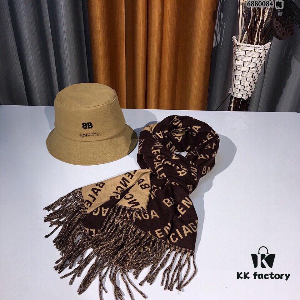 New Arrival 💖💃🏻💃🏻 Balenciaga BALENCIAGA High-Quality Angora Blended Yarn Scarf‼ Limited Stock‼ VIP Recommended ‼👍 Act Fast 【Luxury, Beloved, Baby-Soft Touch, Incredibly Comfortable ❤ Feminine Allure, Extremely Limited Quantity, Suitable for All Seasons ‼ So Beautiful It's Truly Heart-Stopping, Stunning Look When Worn, Exceptional Quality 👍‼ This Scarf Exudes a Designer Aura While Remaining Exquisitely Elegant 🟡 A Must-Have New Arrival 🟡‼ Holding the Real Item Will Make You Glad to Be a Woman — A Supreme Choice for Discerning Tastes 😂 Worth Appreciating ‼ The Perfect Choice for Elegance and Style, First Choice for DITAILS 👍 VIPs, Grab Yours Now ‼🌟【6880084】