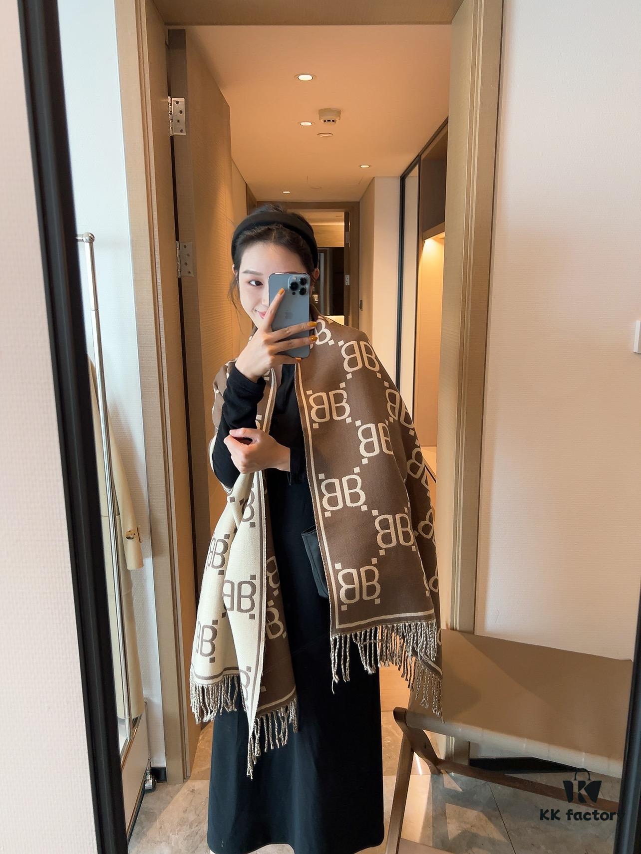 Balenciaga Gucci Collaborative Scarf - A Must-Have Fashion Statement Piece Loved by Celebrities