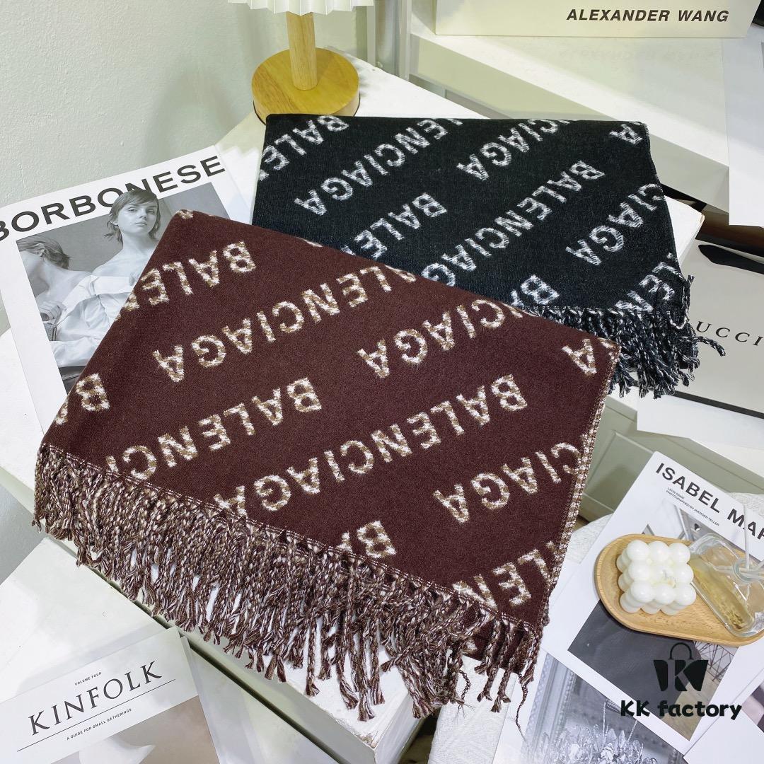 New Arrival 👏 Balenciaga Boutique New Double-Sided Cashmere Long Scarf, Stunning 💖 Premium Rabbit Fur Classic Logo Symmetrical Design, Unique Print Elements, Exquisitely Beautiful, Flattering Skin Tone, Versatile Style