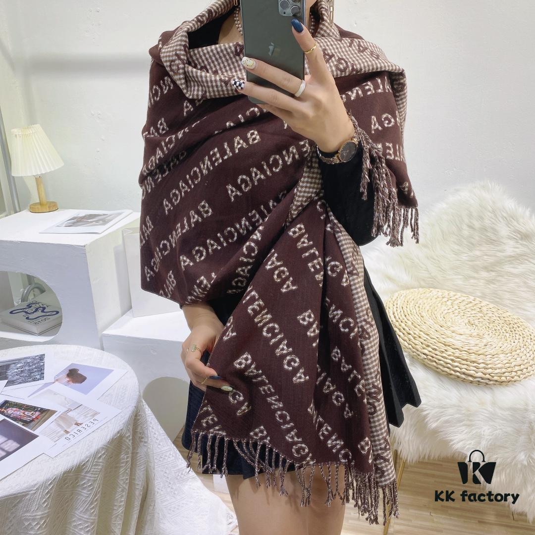 New Arrival 👏 Balenciaga Boutique New Double-Sided Cashmere Long Scarf, Stunning 💖 Premium Rabbit Fur Classic Logo Symmetrical Design, Unique Print Elements, Exquisitely Beautiful, Flattering Skin Tone, Versatile Style