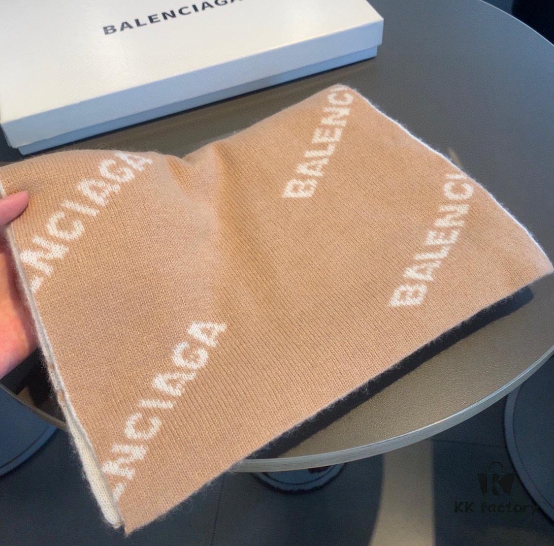 Balenciaga, synonymous with fashion and youth, perfect black and white combination, a must-have for trendsetters! 100% cashmere! Elegant logo jacquard! Soft and skin-friendly texture! New autumn/winter scarf (boutique style) 38x200 cm