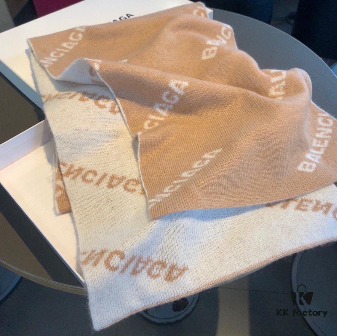 Balenciaga, synonymous with fashion and youth, perfect black and white combination, a must-have for trendsetters! 100% cashmere! Elegant logo jacquard! Soft and skin-friendly texture! New autumn/winter scarf (boutique style) 38x200 cm